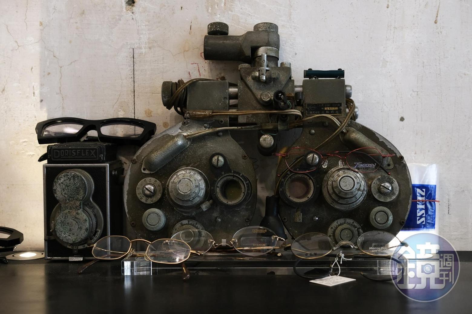 由父親師傅留下的老式綜合驗度儀,可測量近視、散光及眼位。