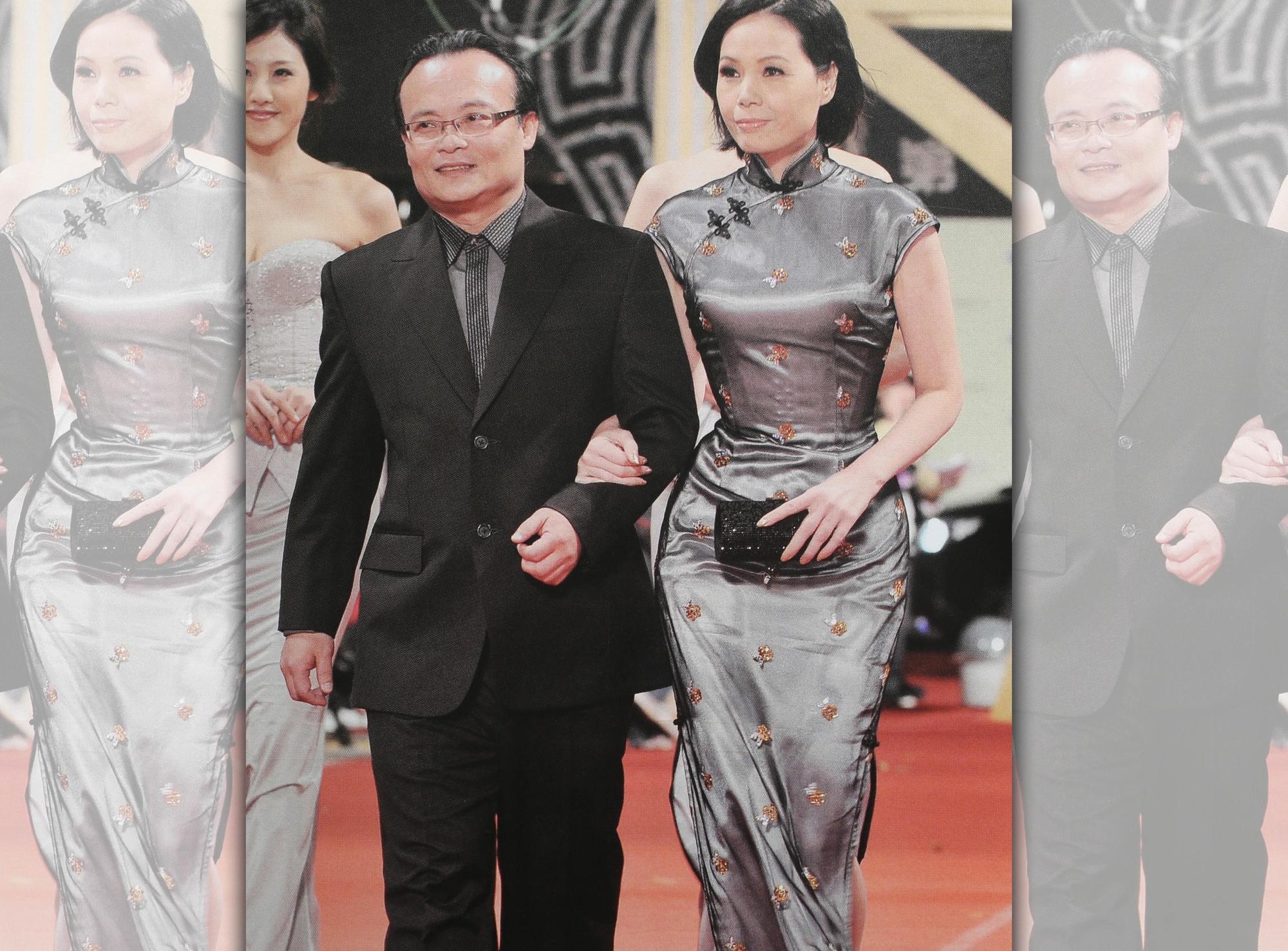 莊碧玉（右）靠穿塑身衣長年維持23腰身材，圖為2008年夫妻受邀走金馬獎紅地毯。（蘿琳亞提供）