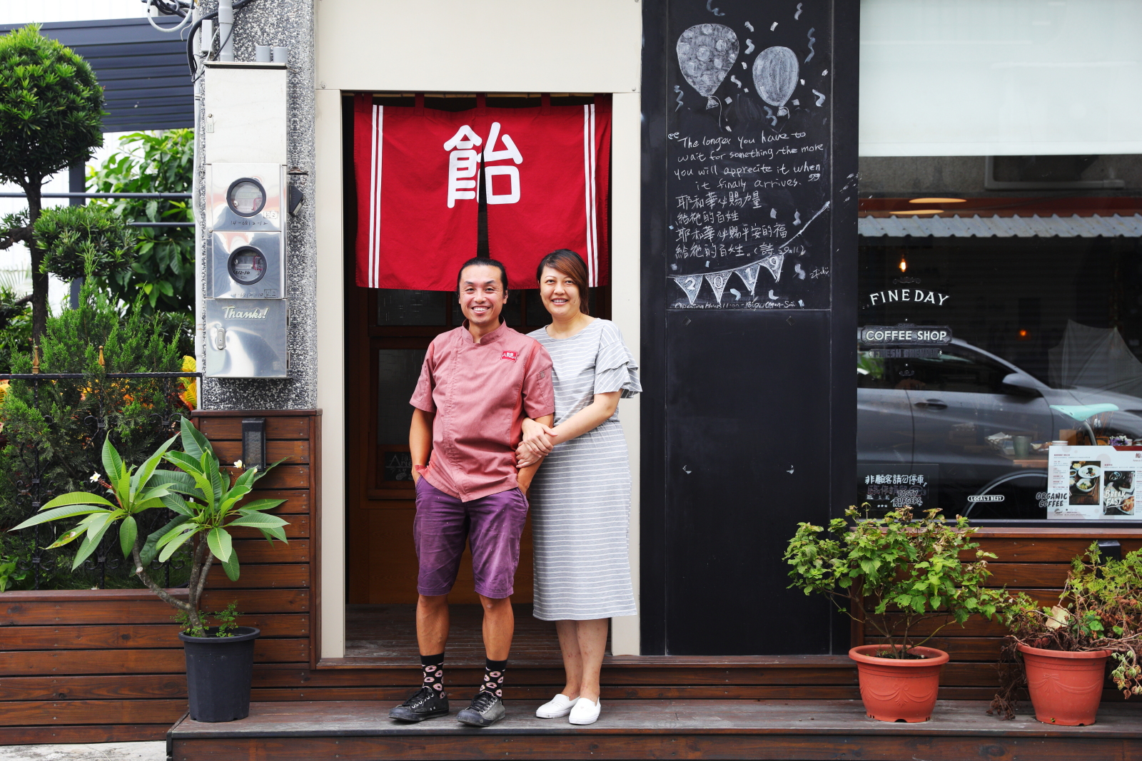 「Ameya飴屋」的男主人Morning（左）與女主人Candy（右）是台東的新移民。
