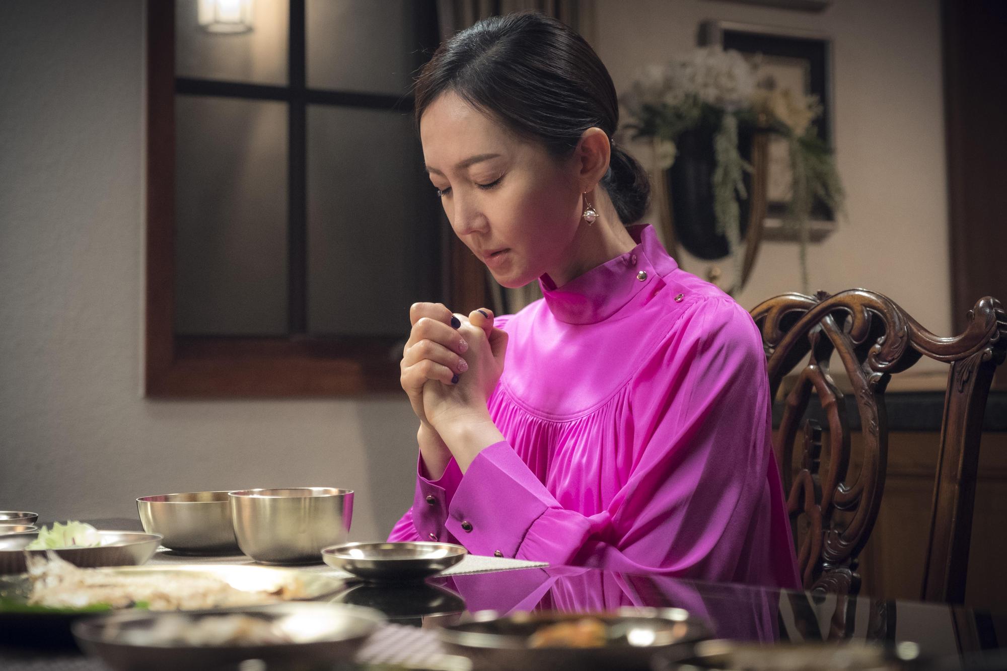 在《SKY CASTLE天空之城》演技出色的廉晶雅也有在《怎麼就,結婚了》露臉。(可樂電影提供)