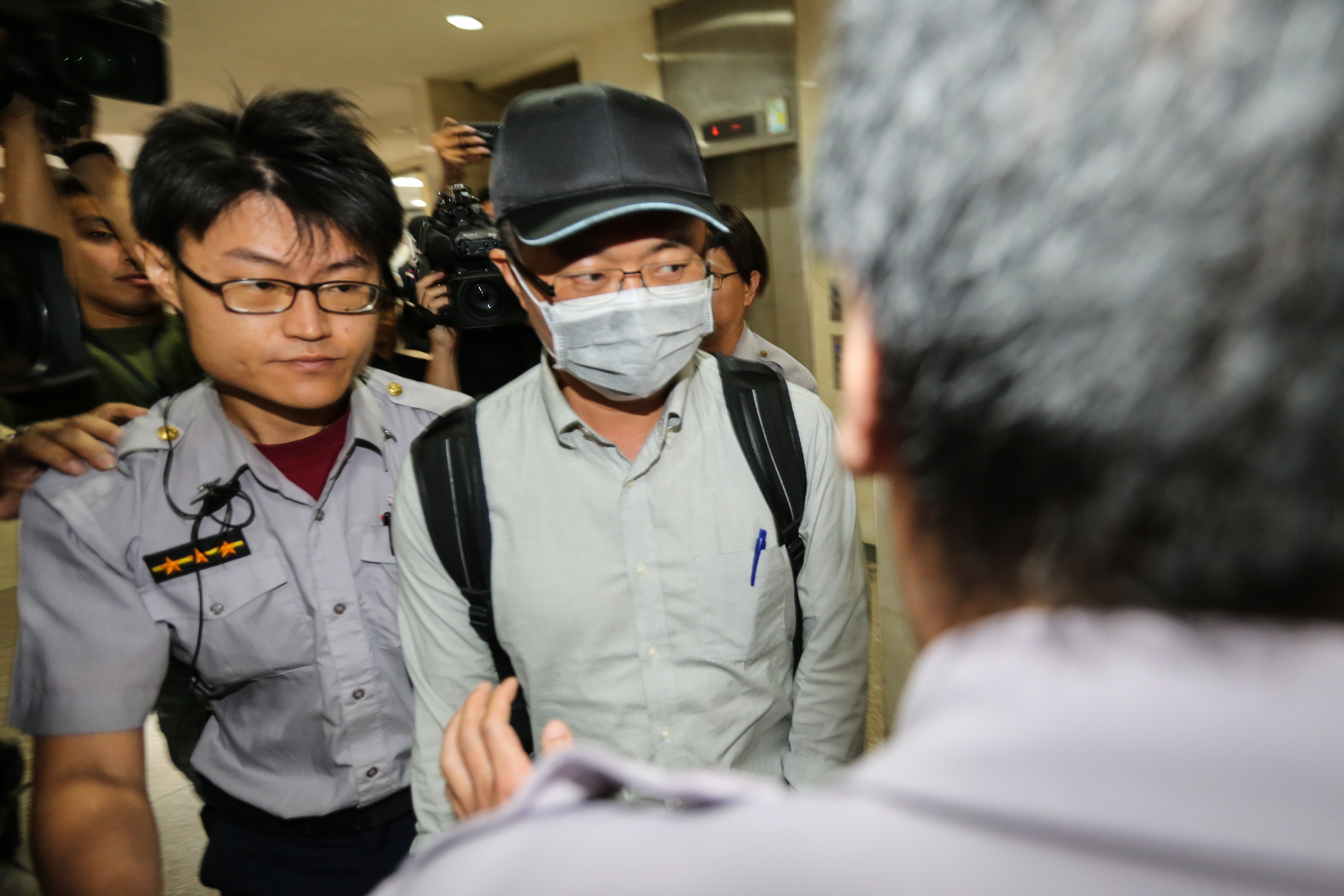 據了解，檢方馬拉松式約談黃川禎達8小時，徹底了解華航預購商品及總統專機提供免稅品服務的流程及差別。