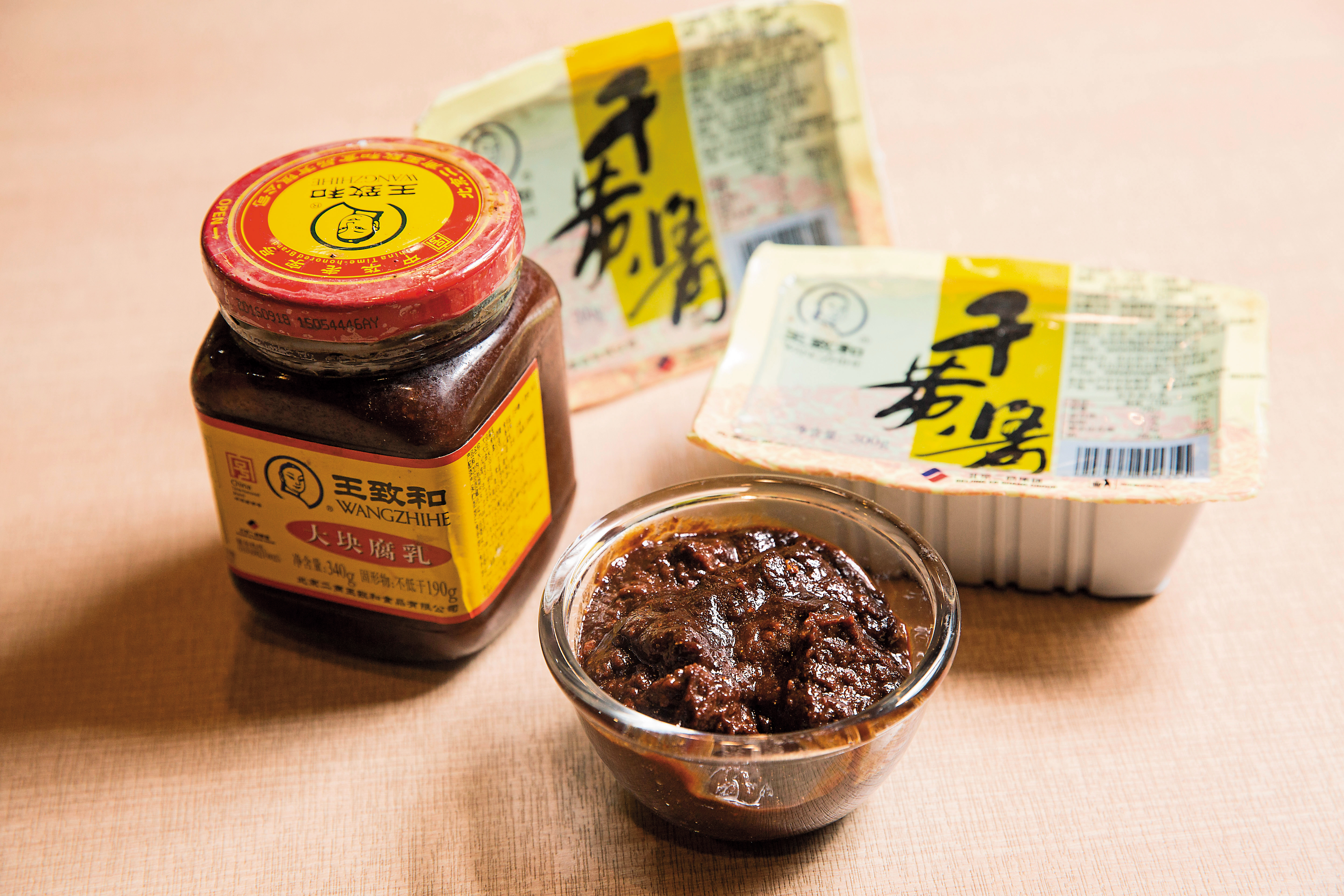 欣味王將麵店內的醬料與香料都是從哈爾濱空運來台，運費1年就要10萬元以上。