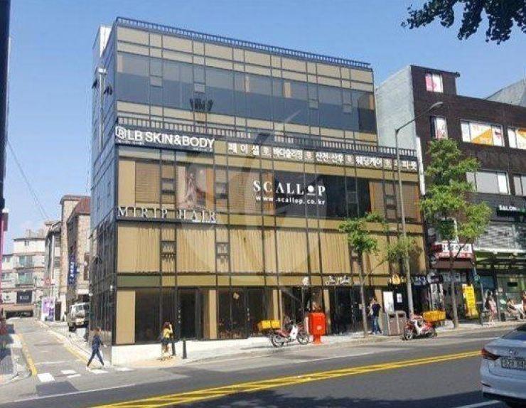 寶藍一家於四月購入這棟五層樓。(翻攝自TheKoreaTimes)