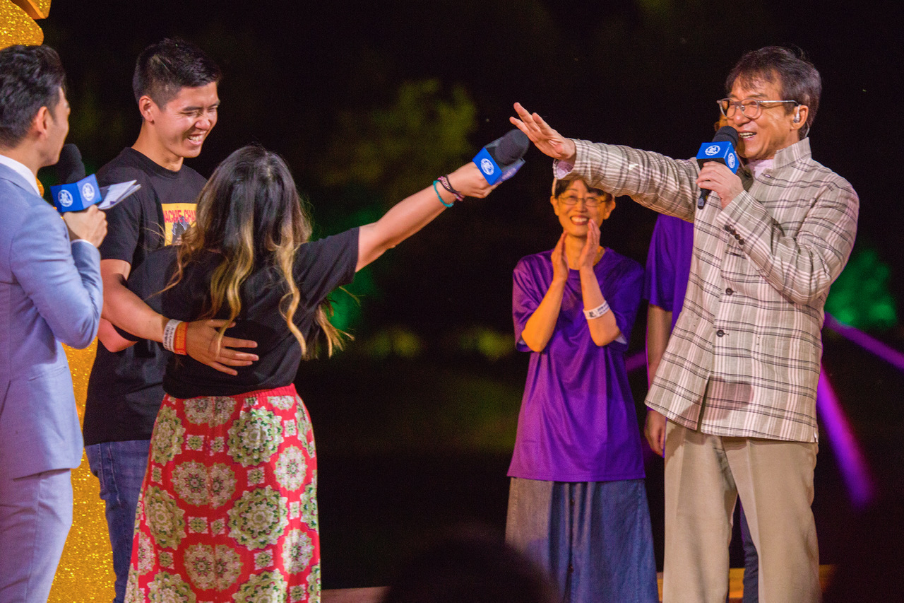 睽違5年後成龍在山西舉辦了世界影迷嘉年華，與來自44國近千位影迷相見歡。（成龍集團提供）