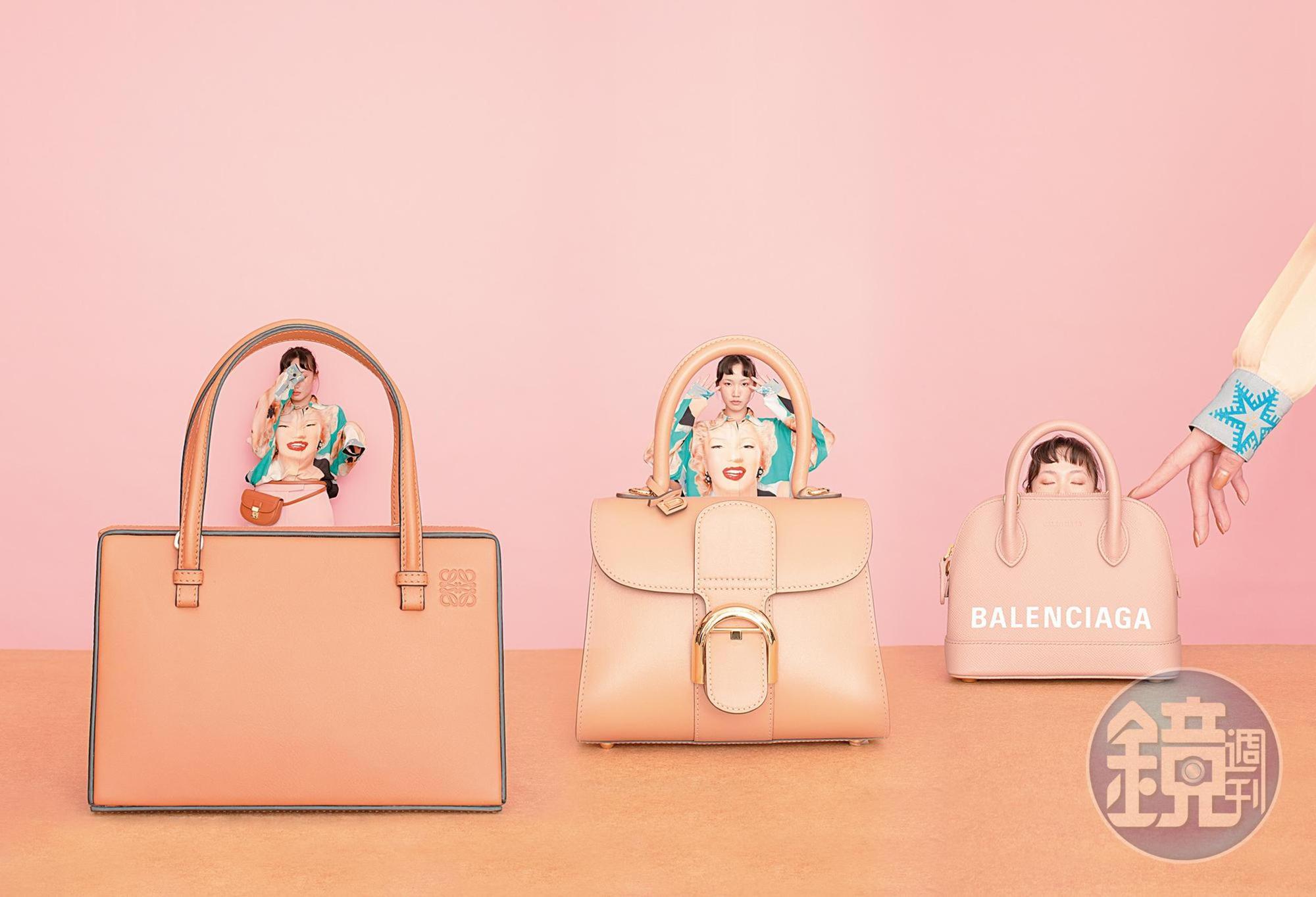 （左到右）淺駝色方形手提包 NT$81,000 by LOEWE；粉膚色手提包 價格店洽 by DELVAUX；超迷你奶茶色肩背手提包 NT$53,700 by BALENCIAGA。 （人物）瑪麗蓮夢露襯衫 NT$37,000 by LOEWE；粉色長褲 NT$24,000 by 3.1 PHILLIP LIM；駝色 Pashli mini腰包 NT$17,500 by 3.1 PHILLIP LIM。