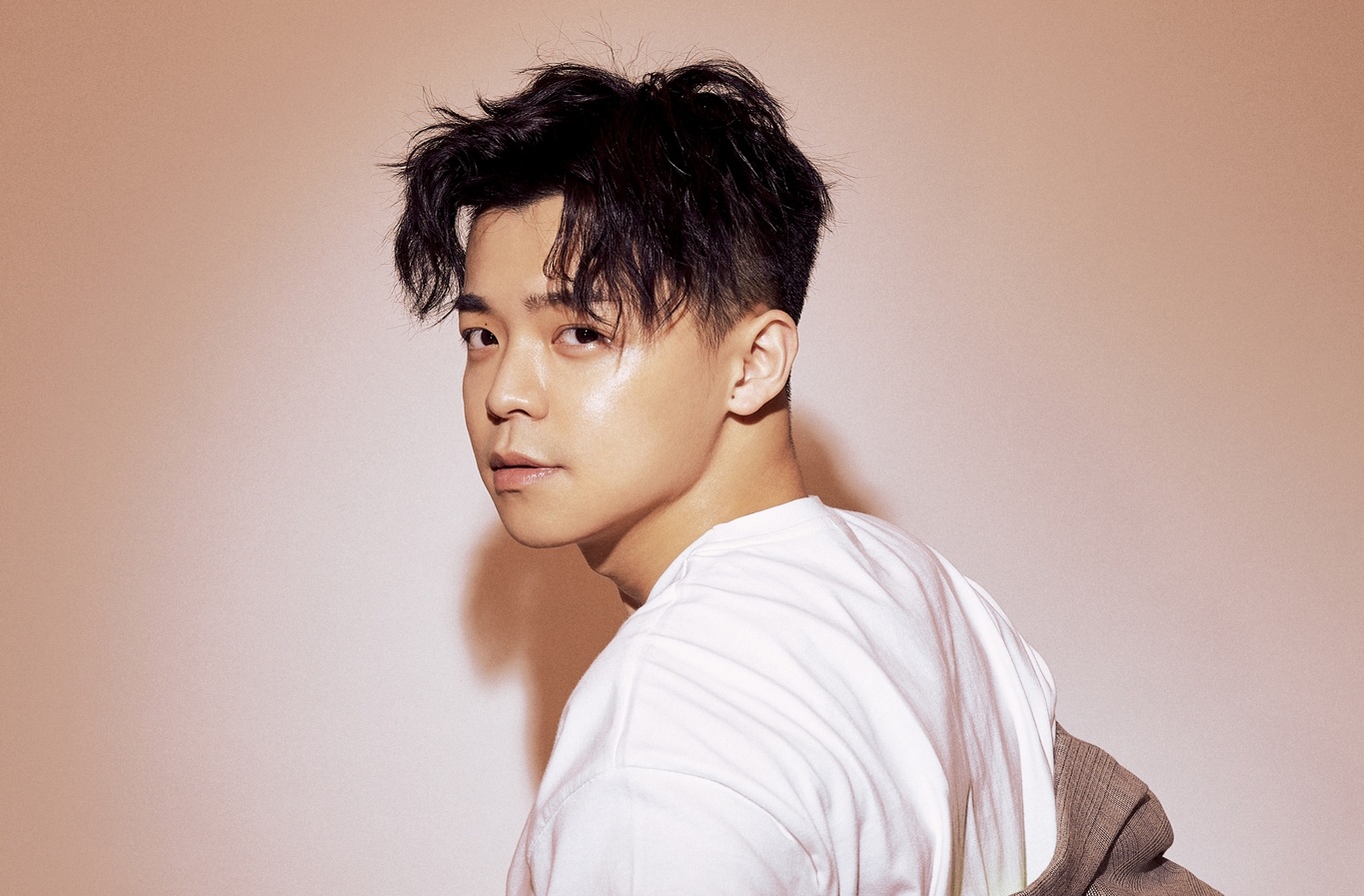 擁有陽光笑容、深酒窩的徐少麟，終於完成夢想出輯。（星麟娛樂提供）