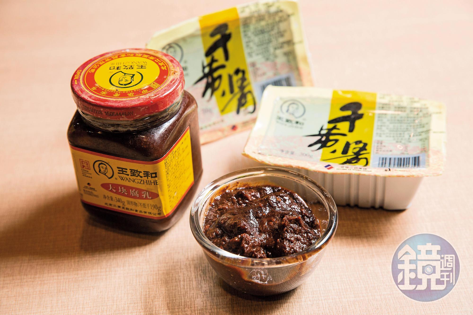 欣味王將麵店內的醬料與香料都是從哈爾濱空運來台，運費一年就要十萬元以上。