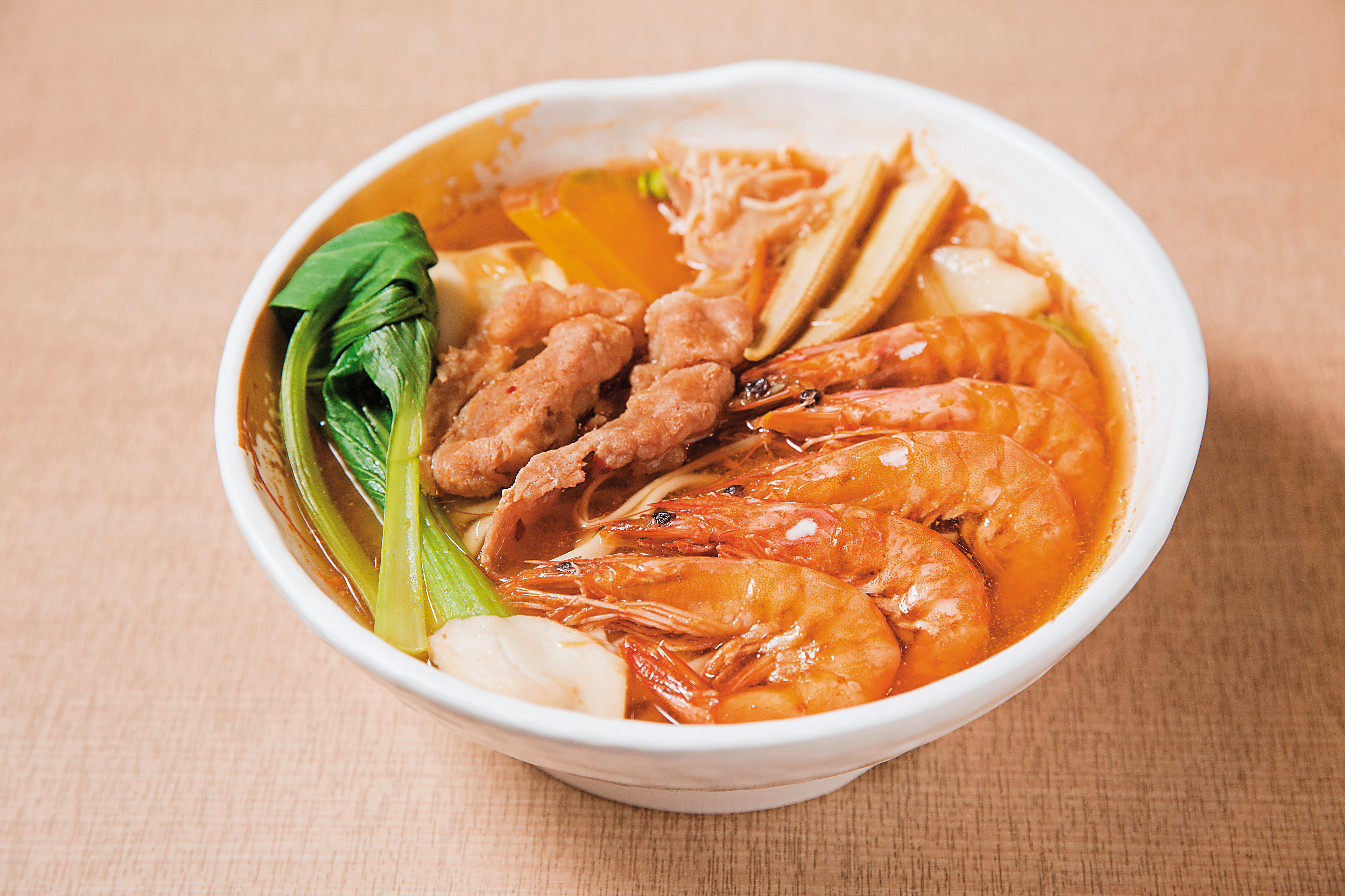 閆嘉慕個性大方熱情，許多顧客最後都會變成她的好朋友。