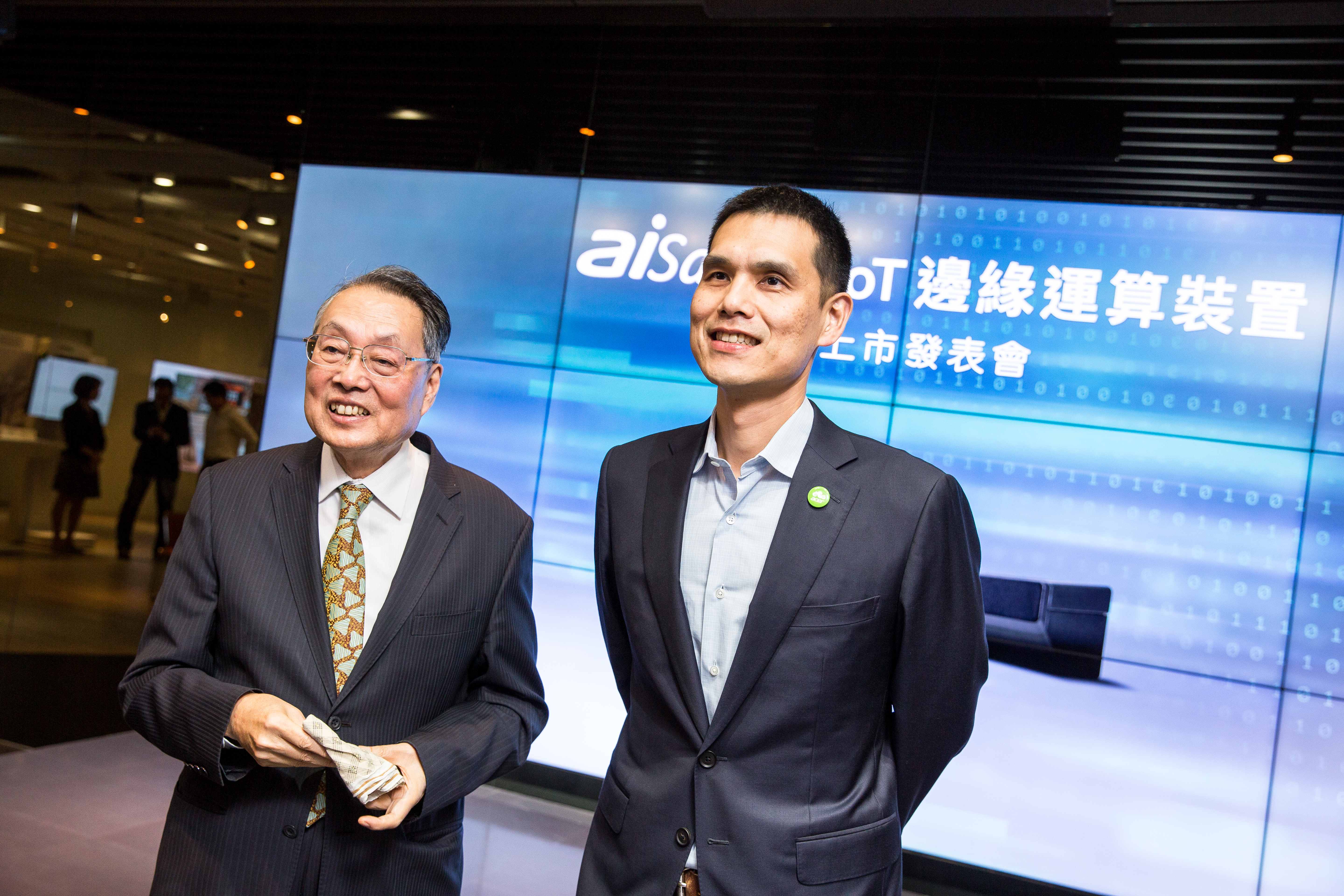 宏碁創辦人施振榮發公開信力挺長子施宣輝接班。