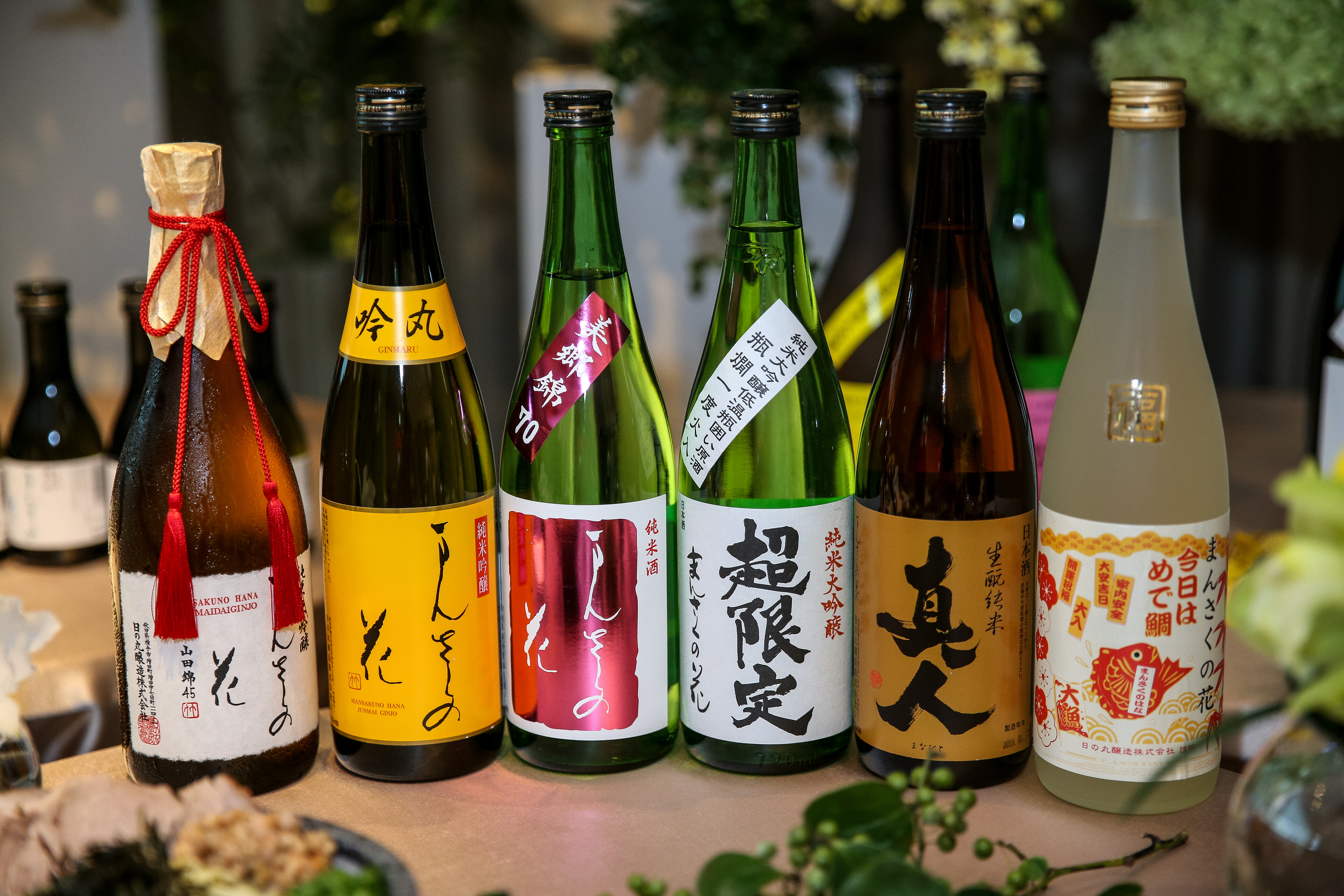 左1：萬作之花 山田錦、左2：萬作之花 吟丸、左3：萬作之花 美鄉錦、右1：萬作之花 福氣鯛 、右2：真人、右3：萬作之花 超限定。