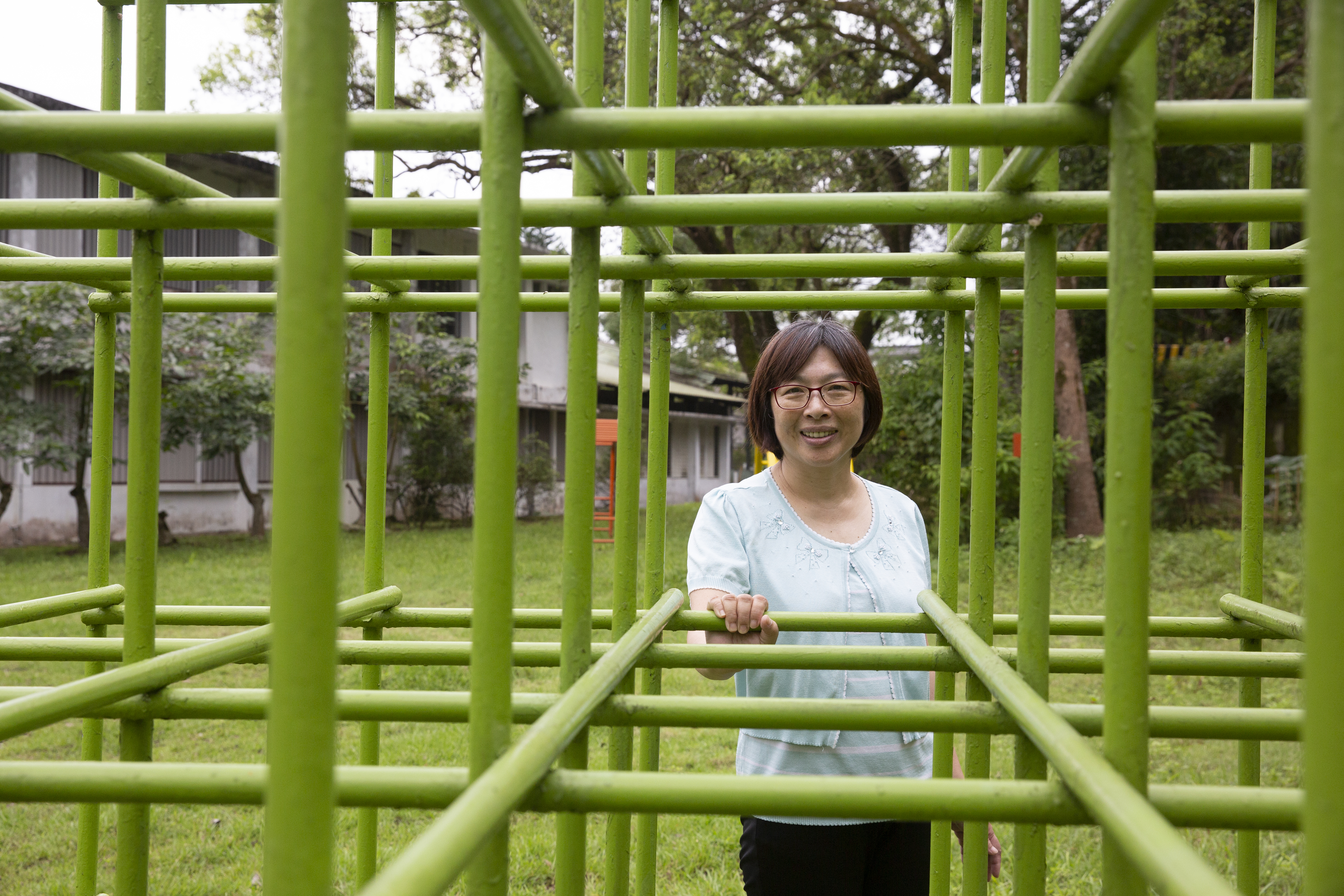 洪菊吟目前是花蓮縣明利國小教師，同時也是台灣性別平等教育協會理事長。