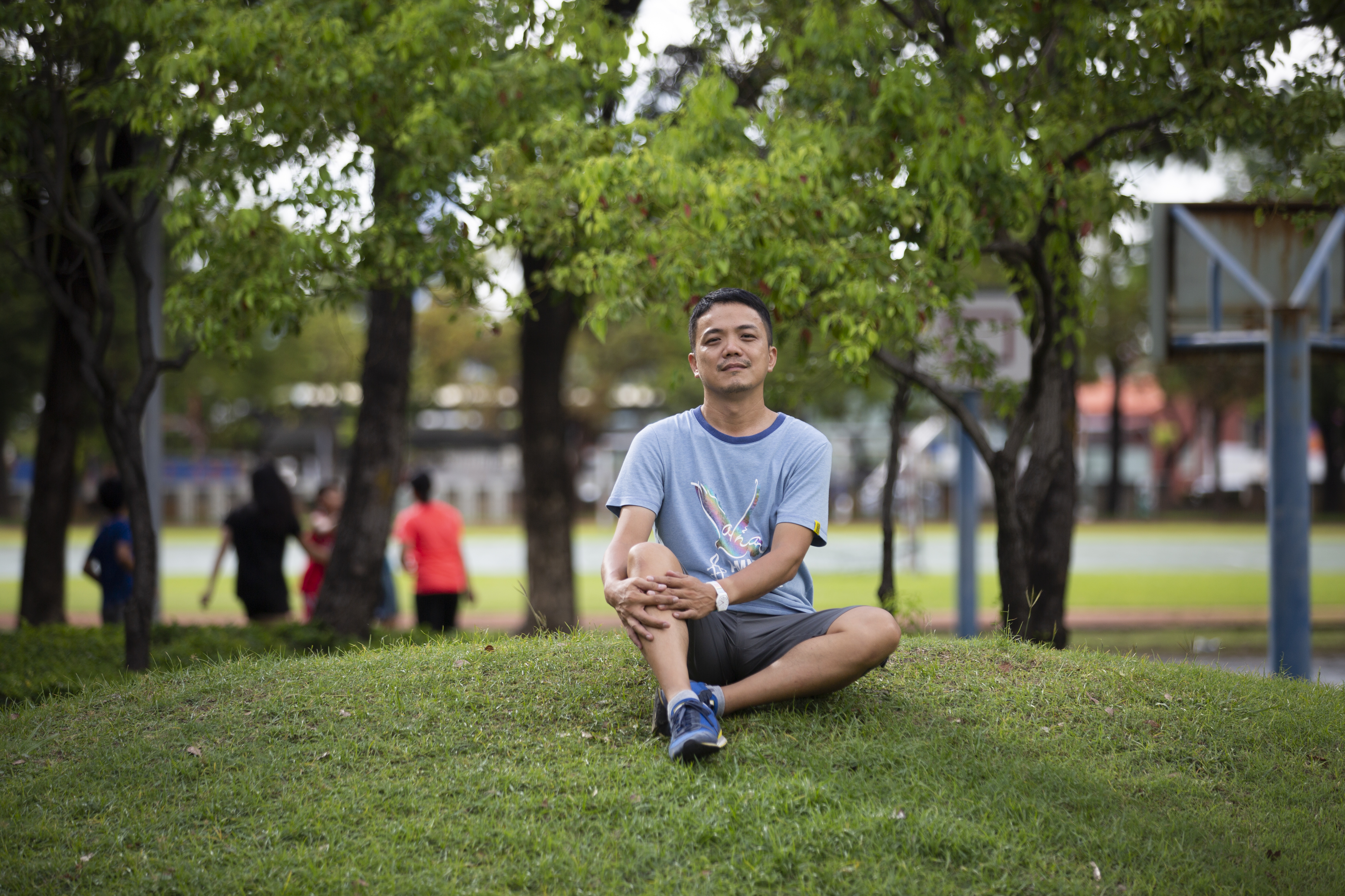 高雄市港和國小教師劉育豪因一堂保險套課程被告，更加深他大步前進的念頭。