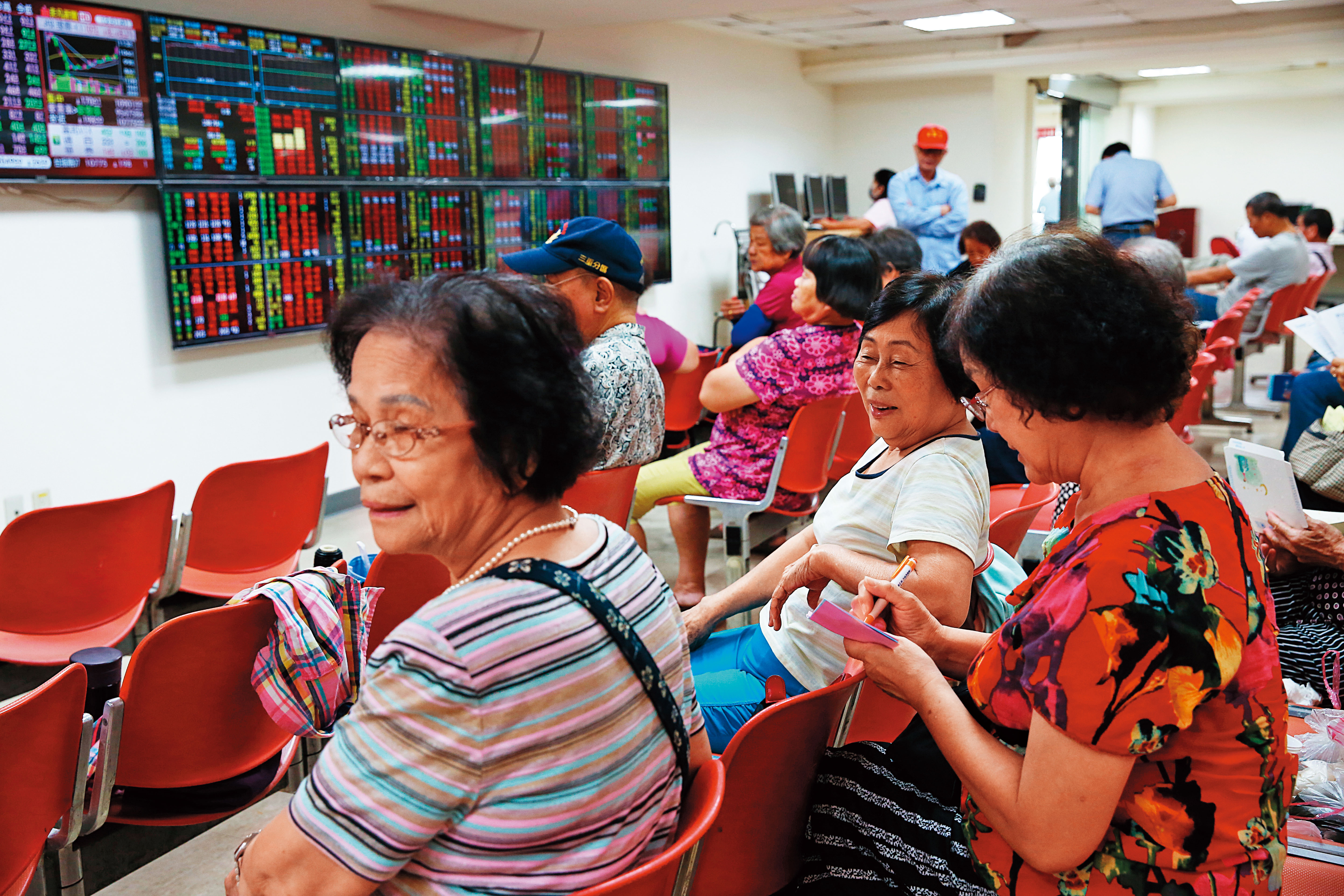 台商回流概念股火熱，台股有望挑戰12,682歷史高點。