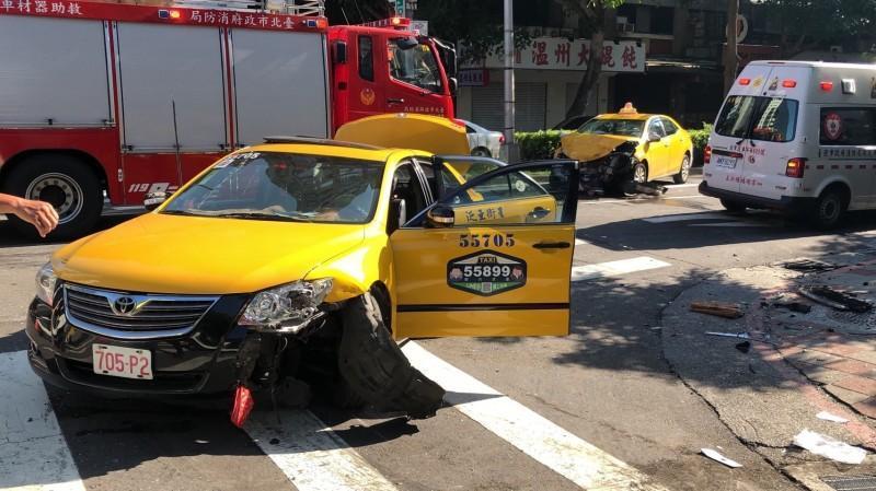 一家3口赴考場趕考，途中卻遇重大車禍，導致母親因此死亡。（翻攝畫面）