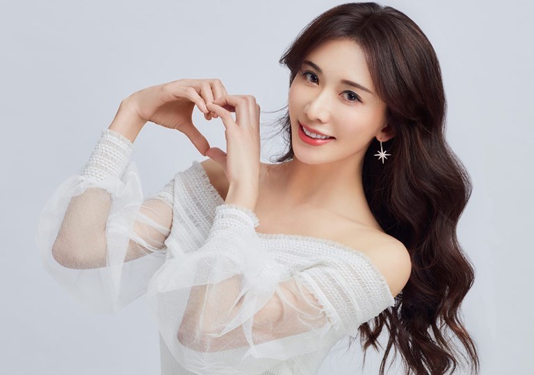 大陸有美容業者以「志玲姐姐和baby當年還沒整的這個部位」，當作文章標題在網路上瘋傳，讓林志玲罕見動怒提告。（攝自林志玲臉書）