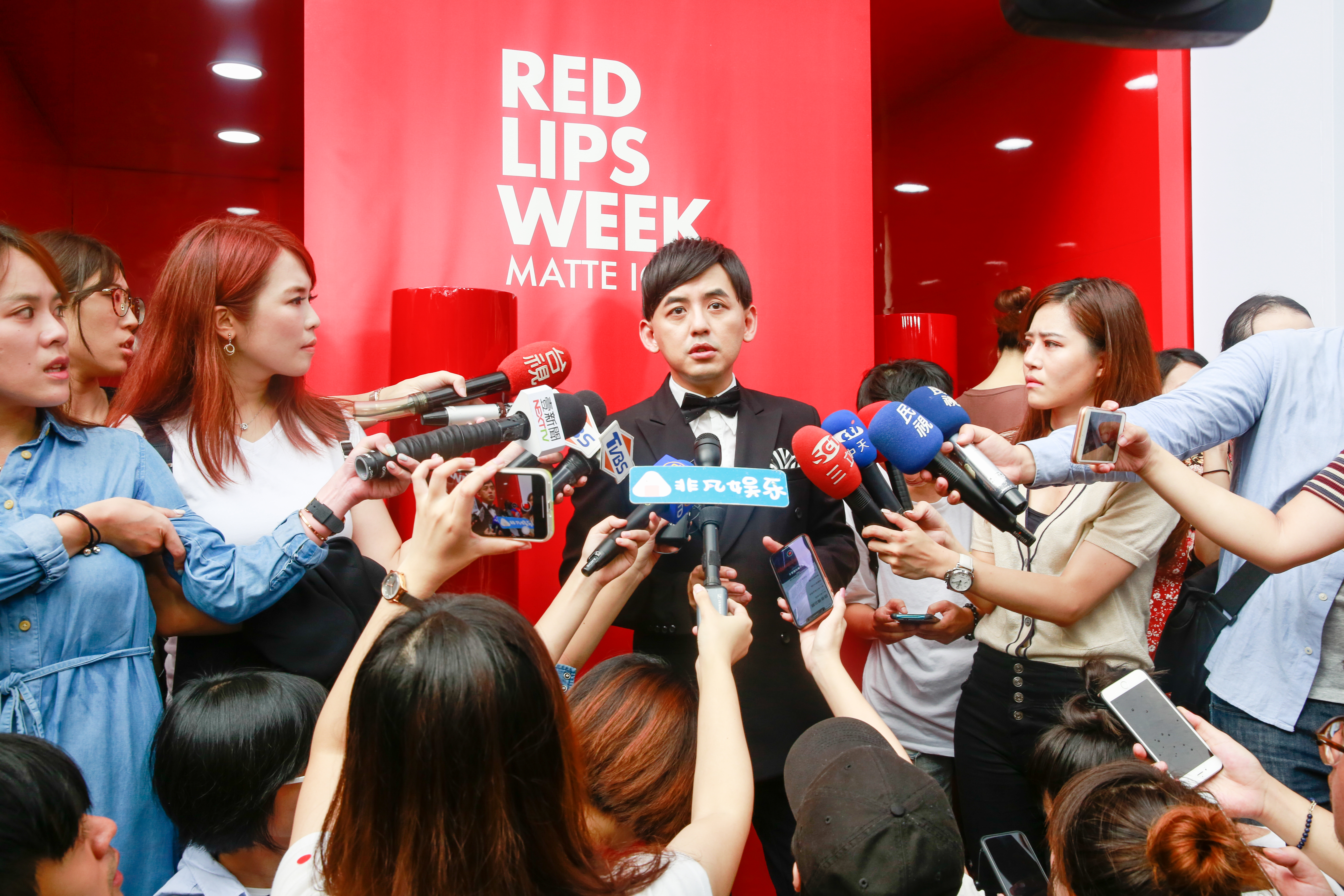 黃子佼今天現身活動主持時表示，因為知道一定會讓他今天被媒體包圍逼問，昨天Lulu要PO文前還先跟他道歉。