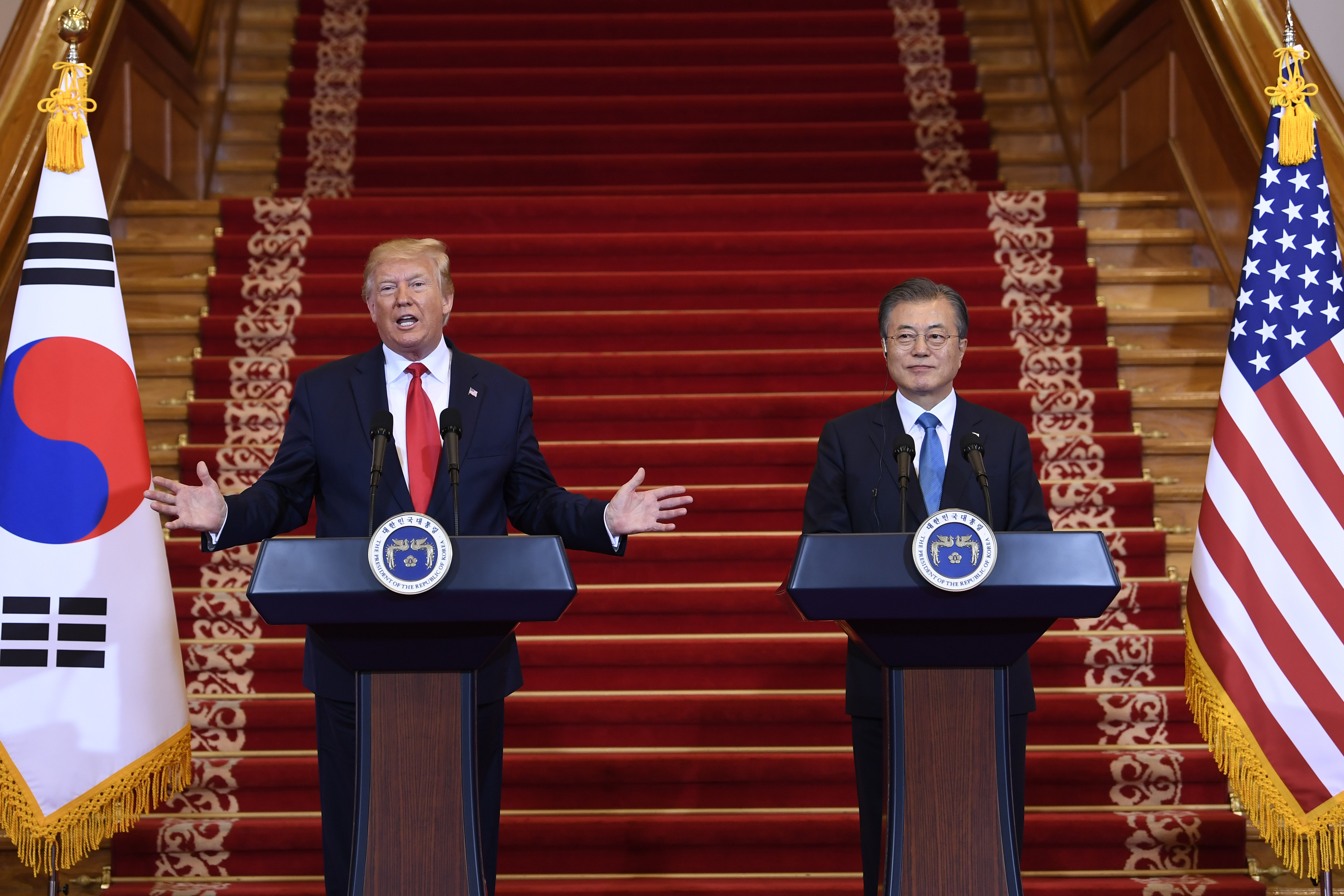 2019年6月30日,南韓總統文在寅在青瓦台與來訪的美國總統川普舉行聯合記者會。(達志影像)