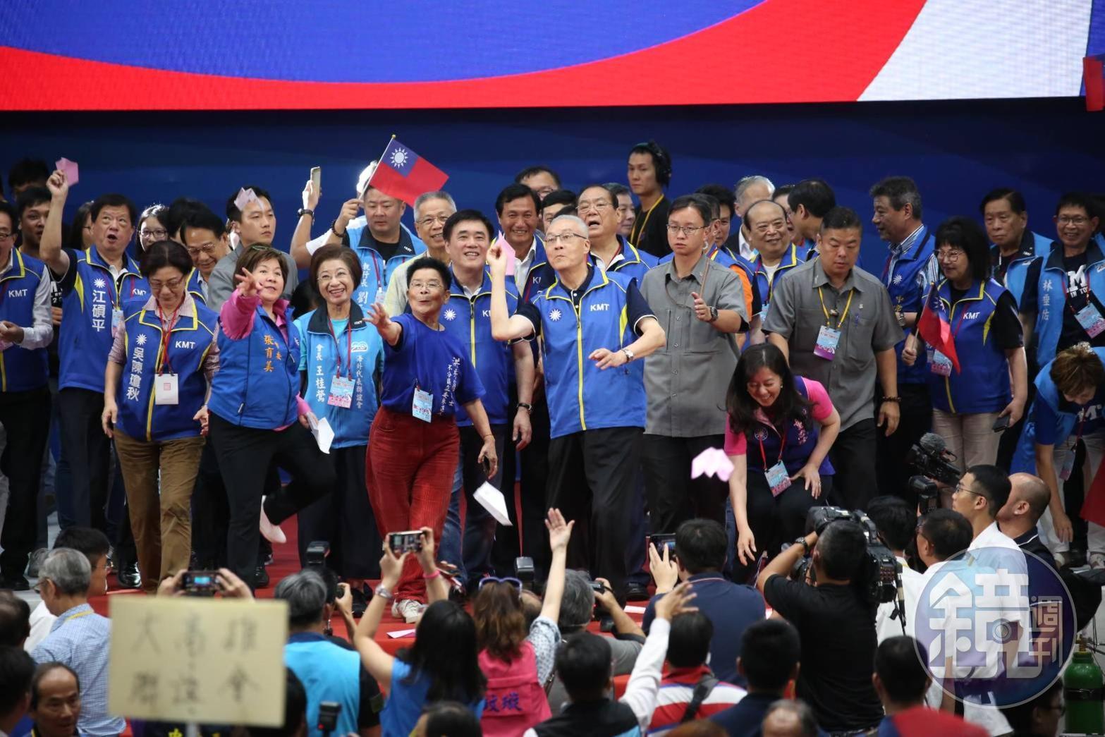 吳敦義表示,國民黨爭取明年1月11日總統選舉勝的同時,也必須在立法院席次過半,打出一個漂亮的全壘打。