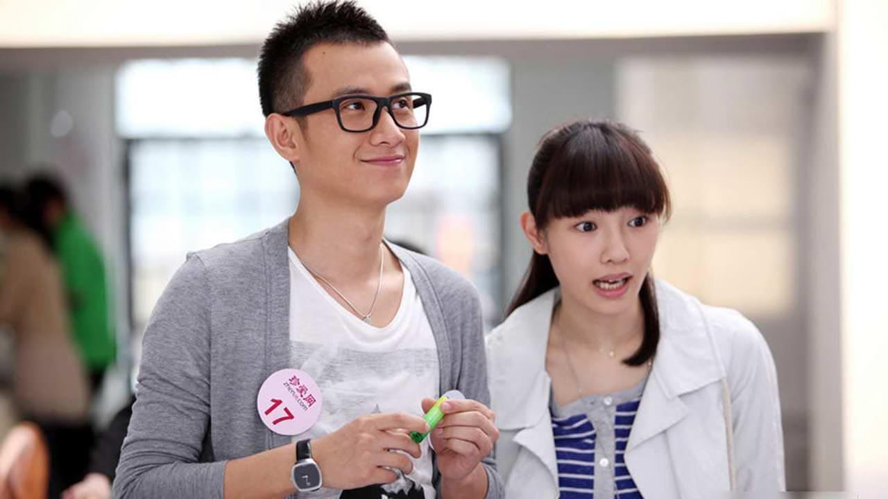 文章與白百何主演電影《失戀33天》，兩人的婚姻都觸礁，文章鬧出外遇醜聞，白百何與前夫陳羽凡則在2015年就離婚了。（翻攝自預告）