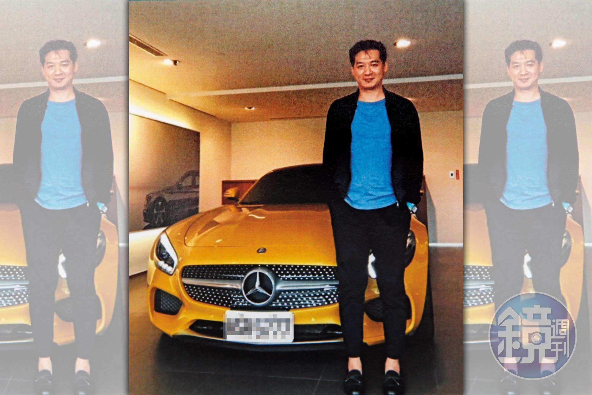 陳友亮就是在這輛黃色賓士跑車上，對小雅強吻、襲胸。（讀者提供）