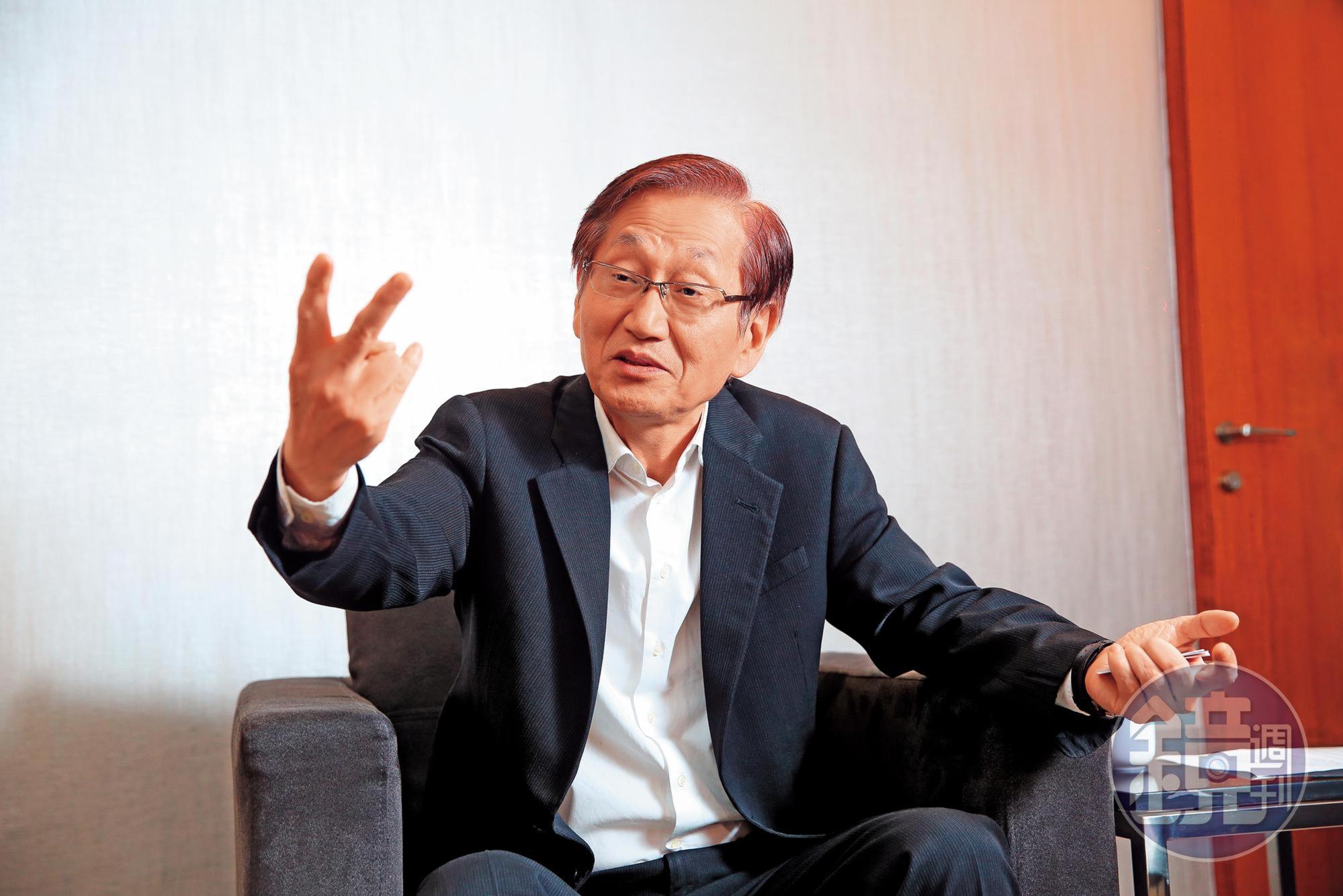 華碩董事長施崇棠親自帶領手機事業轉型，去年底接受本刊專訪時強調，將聚焦專業用戶和電競玩家市場。