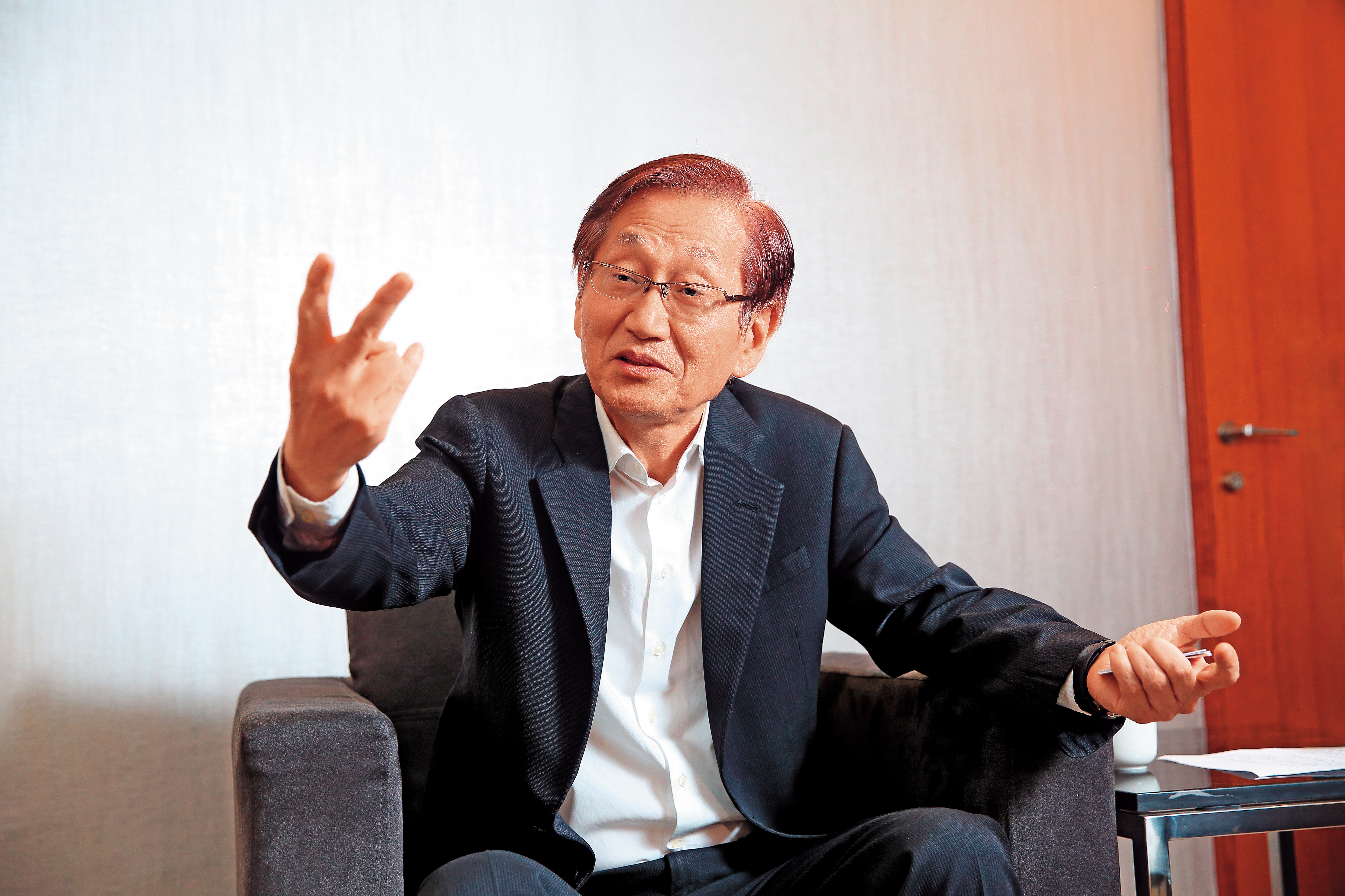 華碩董事長施崇棠親自帶領手機事業轉型，去年底接受本刊專訪時強調，將聚焦專業用戶和電競玩家市場。