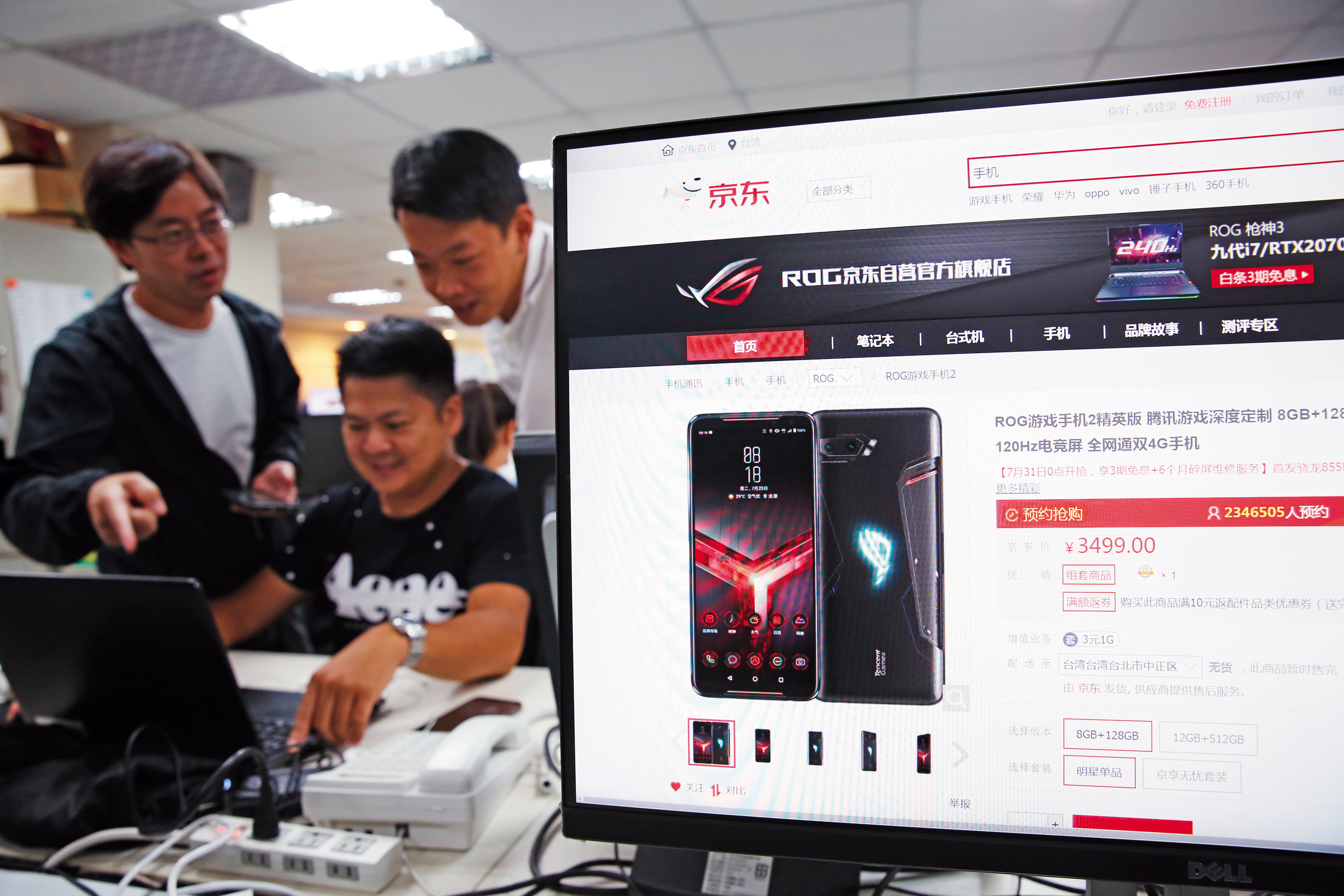 ROG Phone II電競手機在中國發表才2天，即在電商合作夥伴京東商城衝出逾234萬人預購佳績。