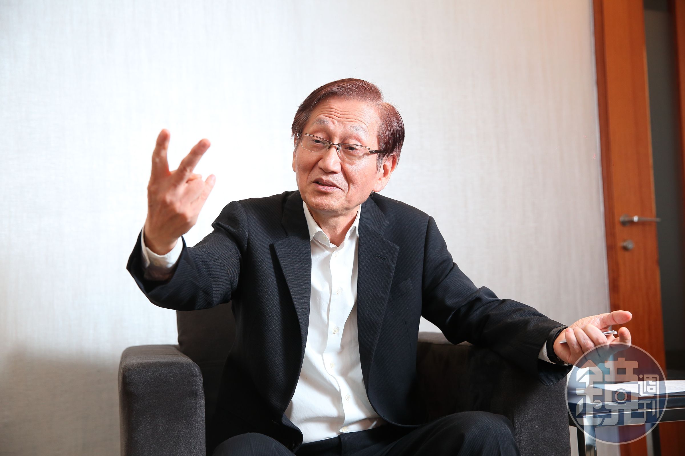華碩董事長施衝堂去年底接受本刊專訪時強調，手機事業轉型將聚焦專業用戶和電競玩家市場。