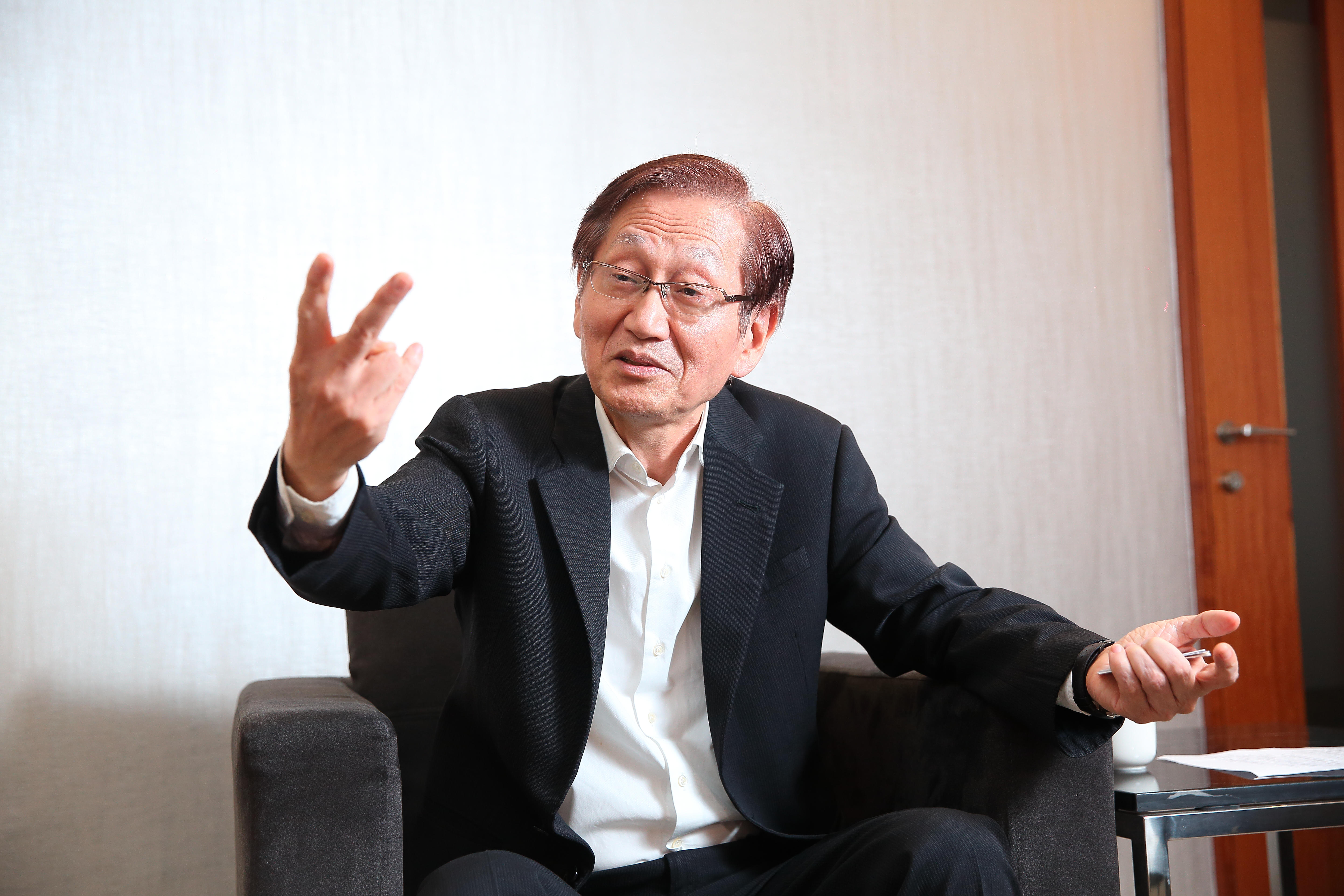 華碩董事長施衝堂去年底接受本刊專訪時強調，手機事業轉型將聚焦專業用戶和電競玩家市場。