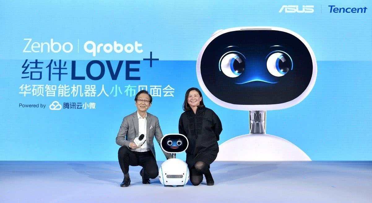 華碩董事長施崇棠在2017年就曾與騰訊攜手合作，將Zenbo機器人推向中國市場。（翻攝騰訊雲）
