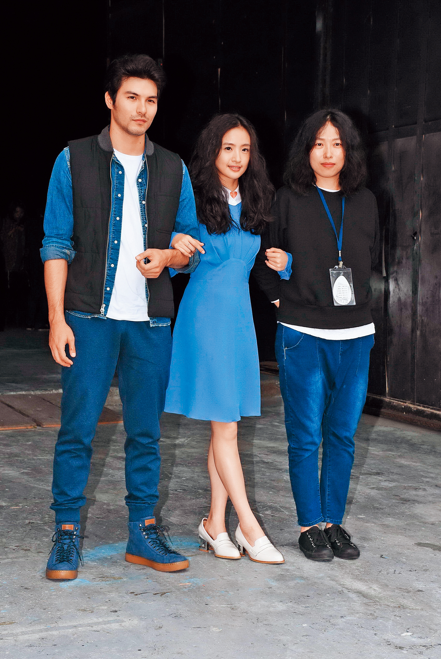 電影《我的蛋男情人》導演傅天余（右）將編導驚悚鬼片《濕身》。左起為鳳小岳、林依晨。（東方IC）