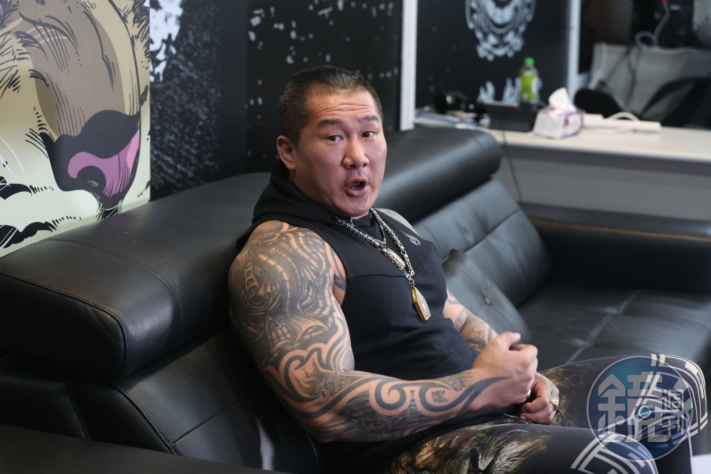 館長痛批詹江村「你他○的，想紅想瘋了是不是？」更替被刁難、侮辱的警察打抱不平，甚至多次表達歉意。（本刊資料照）
