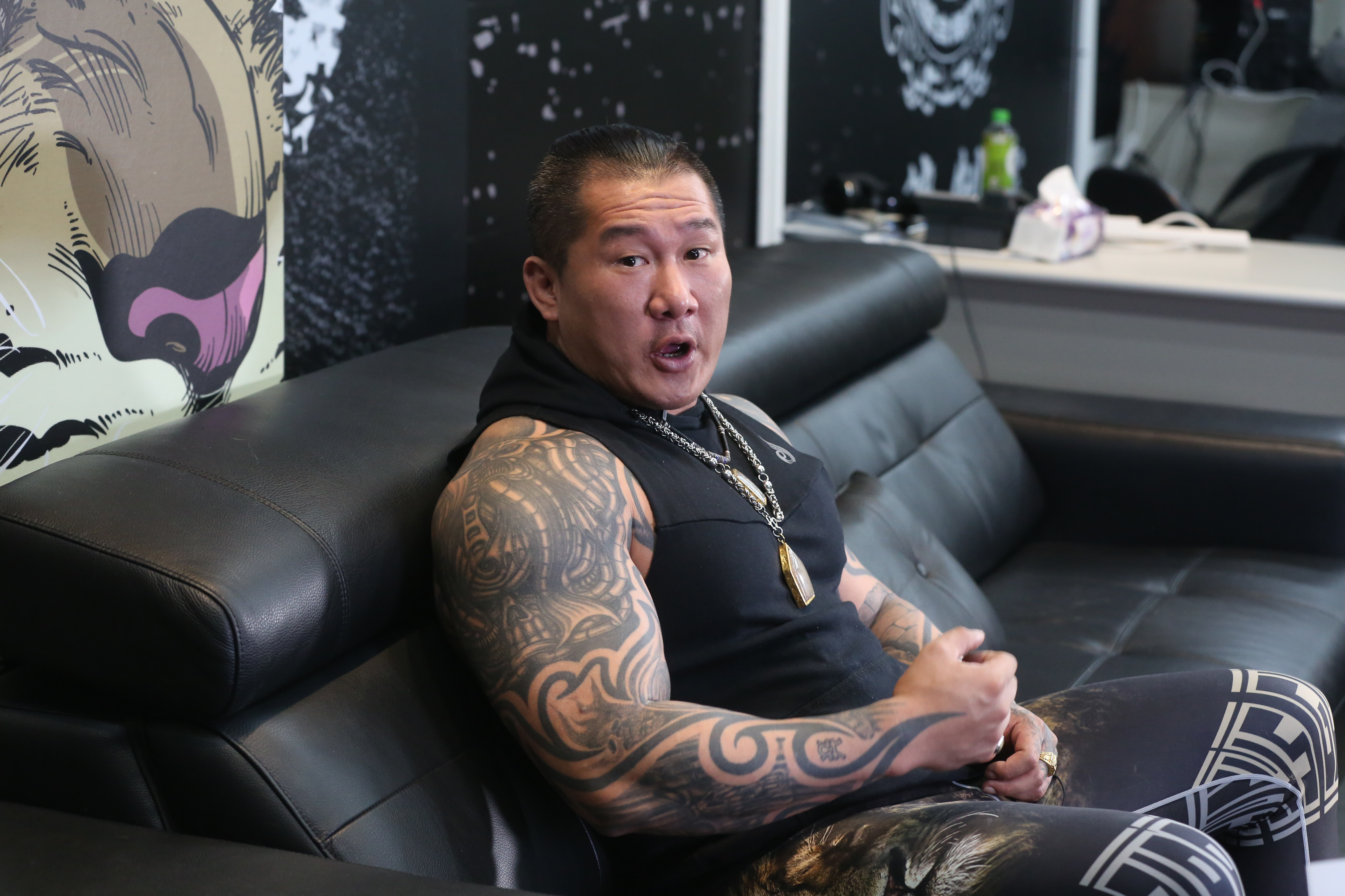 館長痛批詹江村「你他○的，想紅想瘋了是不是？」更替被刁難、侮辱的警察打抱不平，甚至多次表達歉意。（本刊資料照）