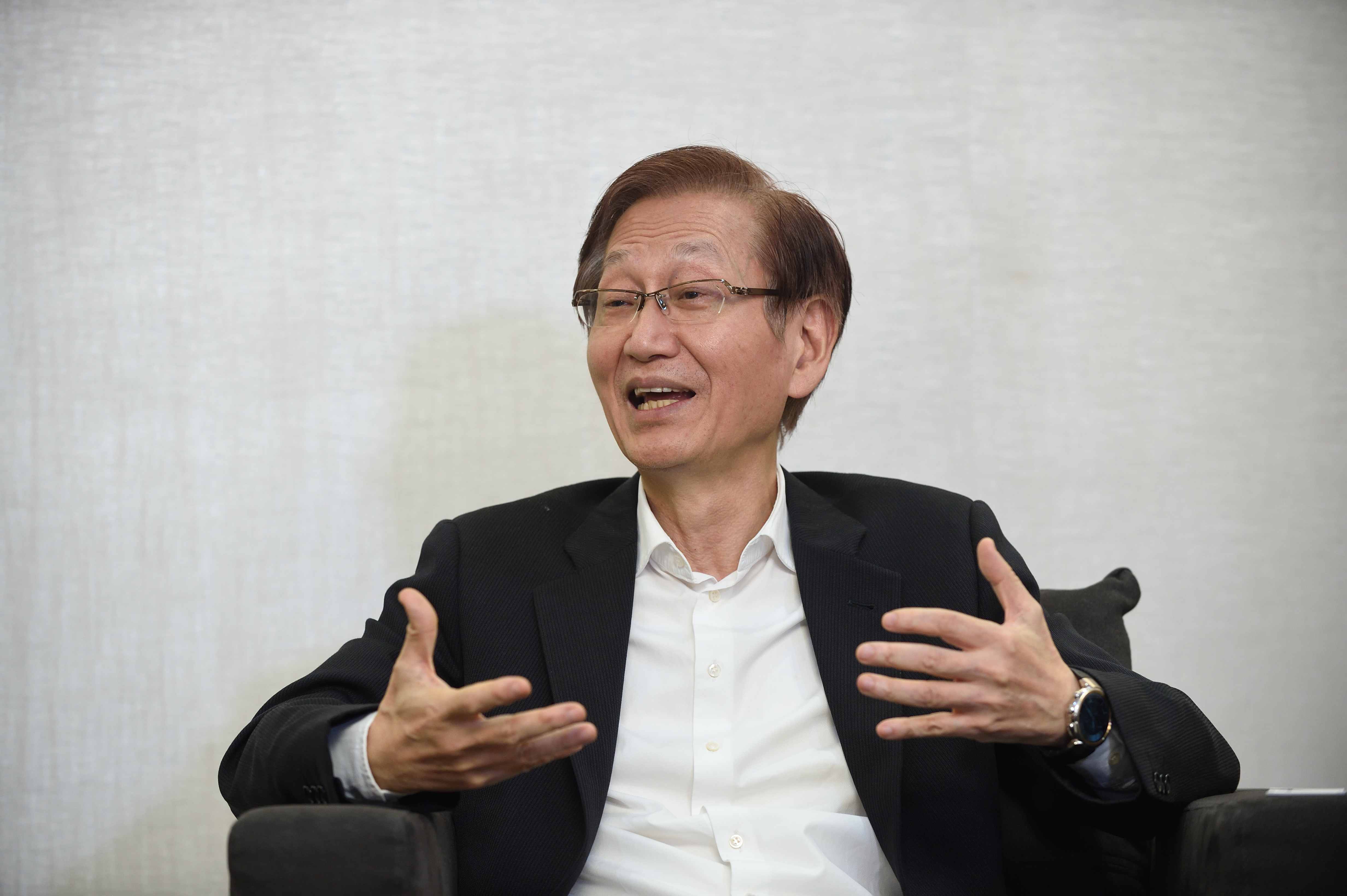 華碩董事長施崇棠去年底接受本刊專訪時強調，手機事業轉型將聚焦專業用戶和電競玩家市場。