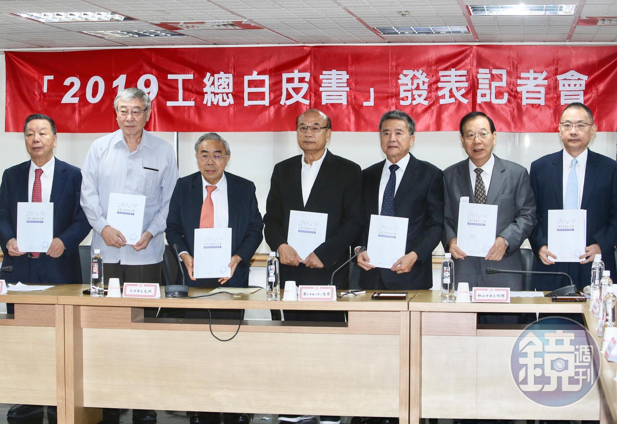 工總監事會召集人、工信集團總裁潘俊榮在白皮書發表會上，拱王文淵角逐明年總統大選。