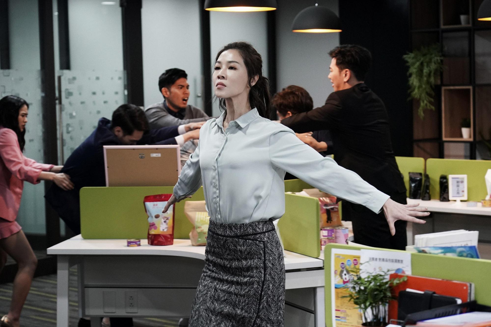 謝盈萱金馬封后後第一部作品便是演出作家江鵝的改編作品《俗女養成記 》,飾演一位年近40卻還是魯蛇的「俗女。」(CatchPlay提供)