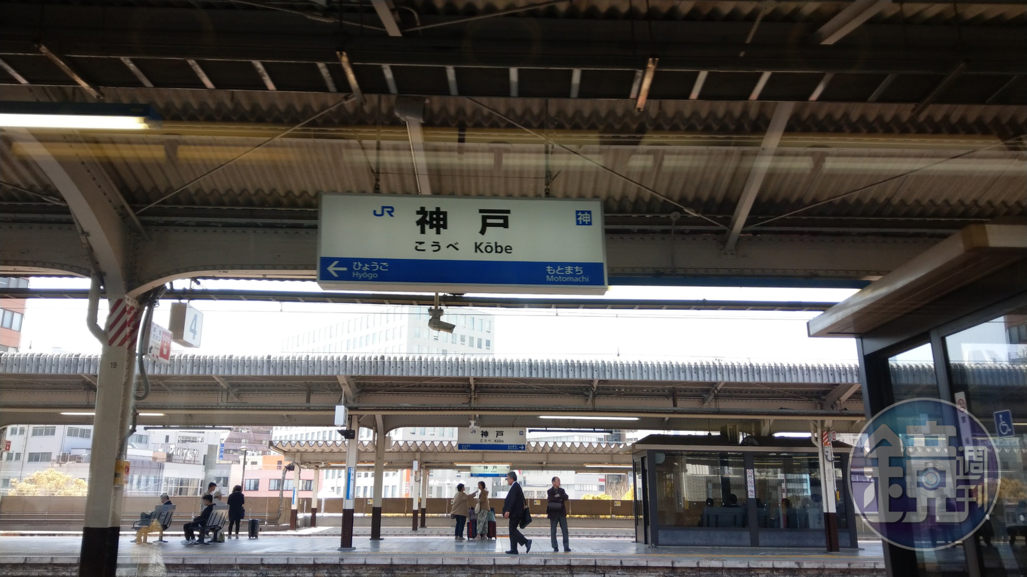 吳姓台灣籍男子去年赴日旅行,遭控在JR神戶線列車上涉電車痴漢案(性騷擾),圖為神戶站月台。