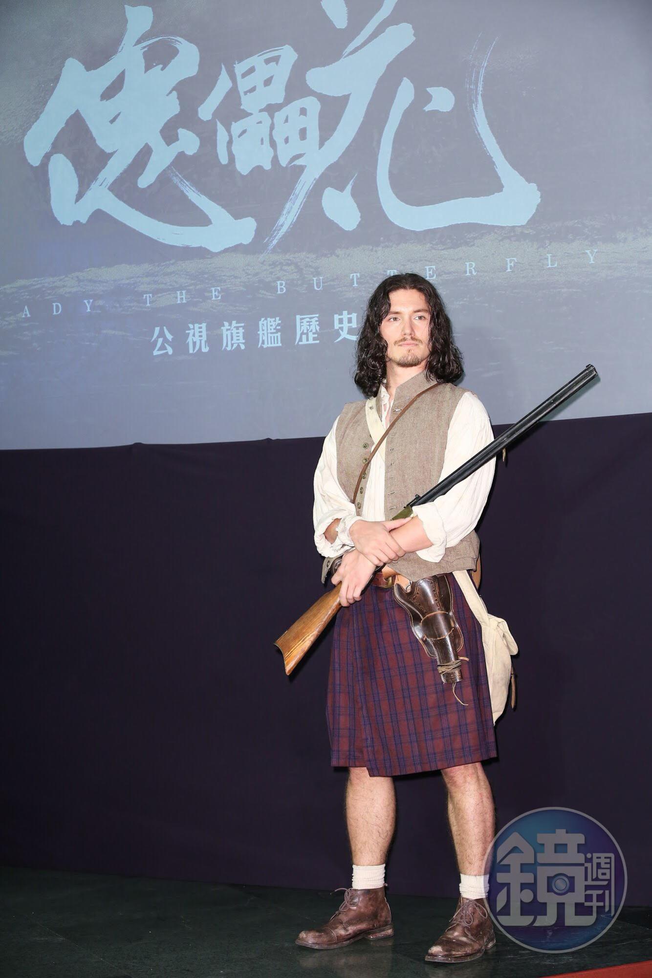 周厚安在戲中飾演英國洋行代理人「必麒麟」。