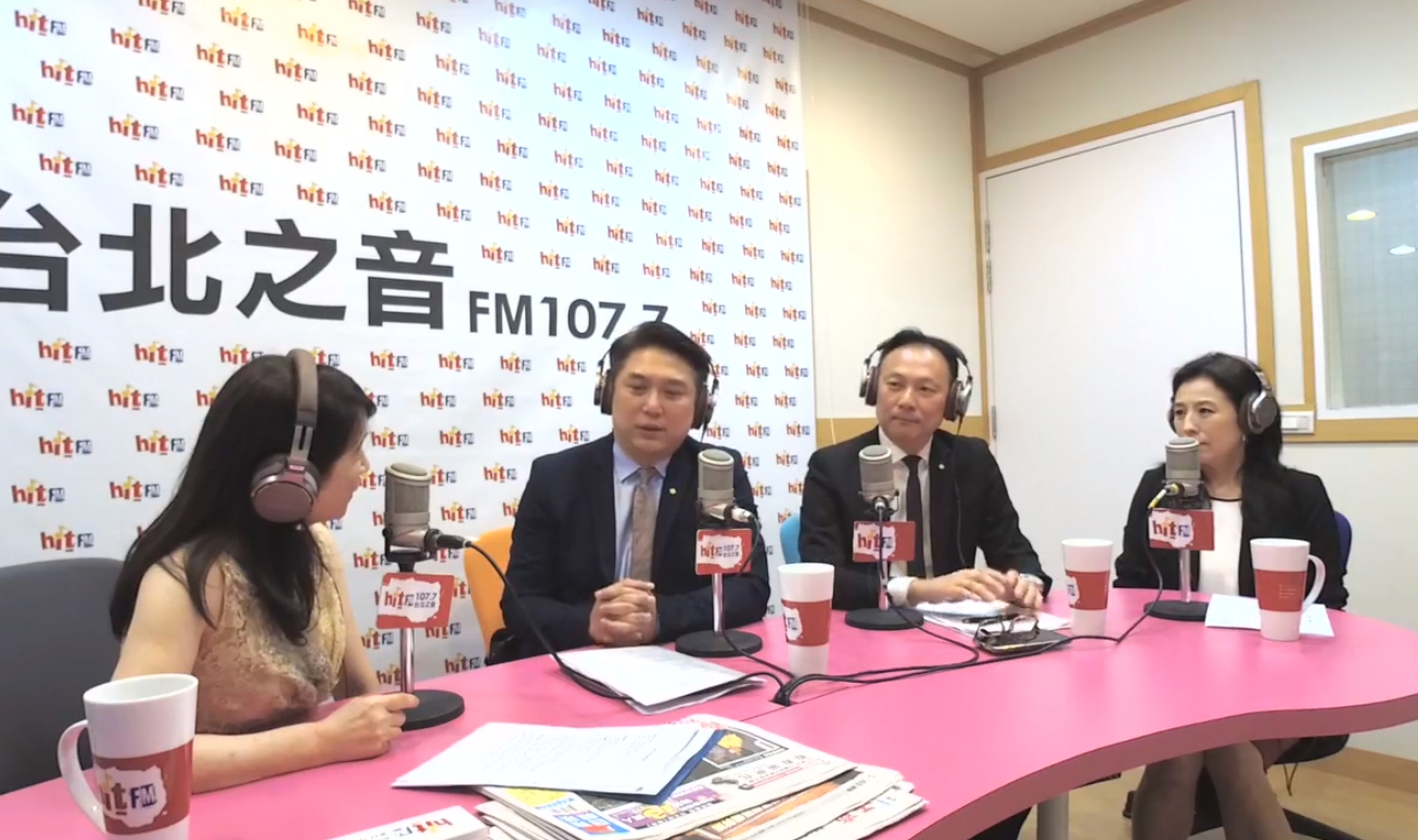 國安特勤私菸風暴不斷延燒,廣播《周玉蔻嗆新聞》今日邀請3位華航管理階層代表上節目,揭開總統專機內幕。(翻攝自Hit Fm聯播網-周玉蔻嗆新聞臉書)