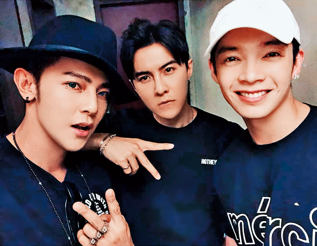 唐禹哲（中）與汪東城（左）因《終極一班》，打破過往的壞印象，成了換帖兄弟。右為辰亦儒。（翻攝自唐禹哲IG）