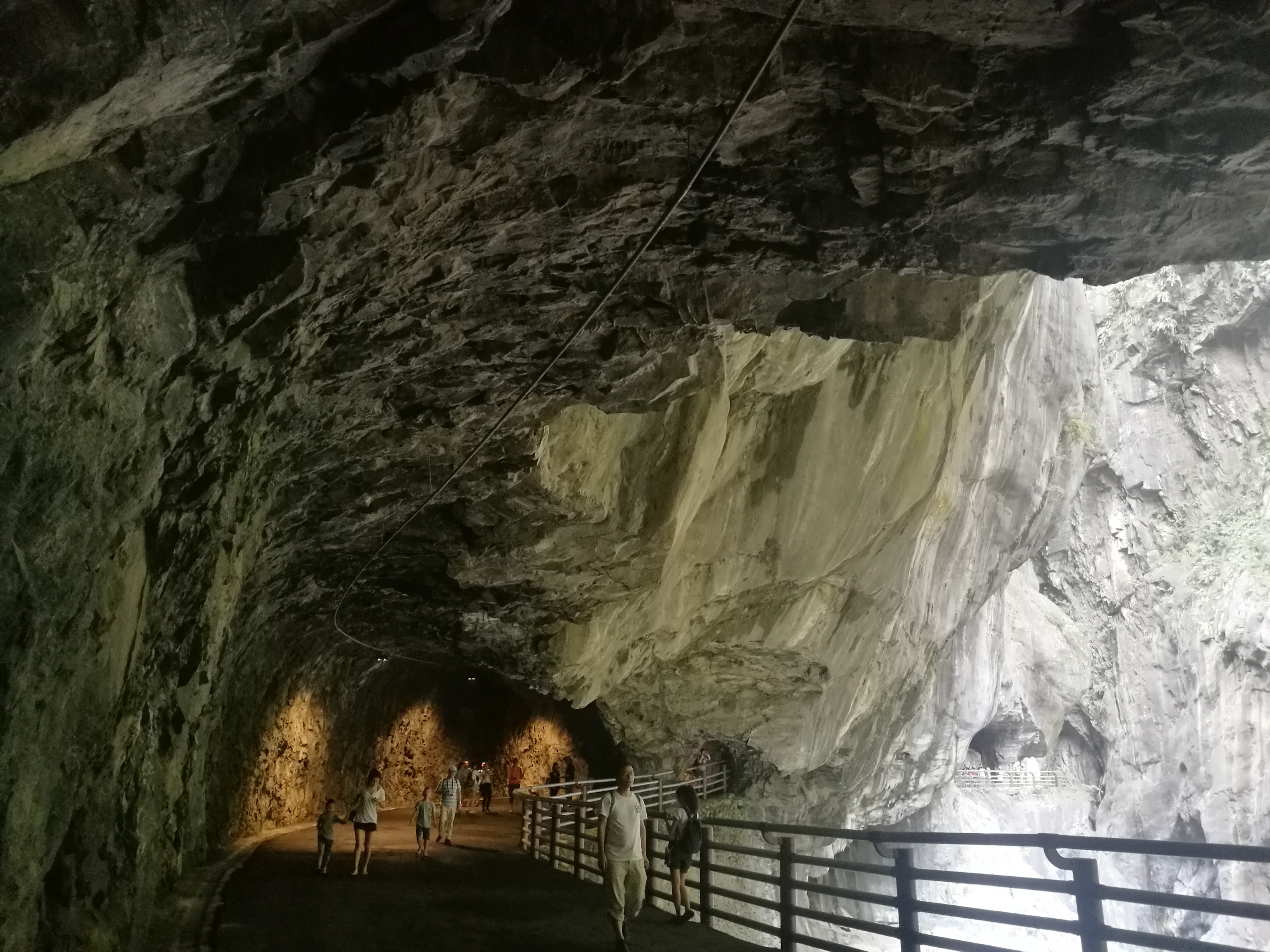 「九曲洞步道」以隧道組成，堪稱是一條防日曬步道。