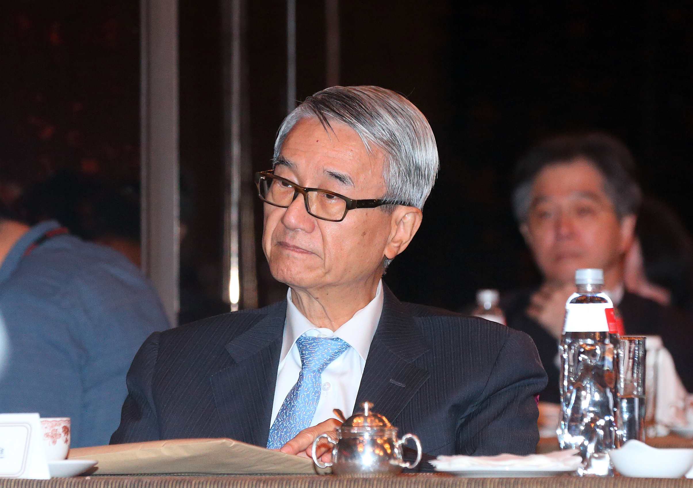 新光吳家老大吳東進為保新光金經營權，打算奪下新光三越未果。