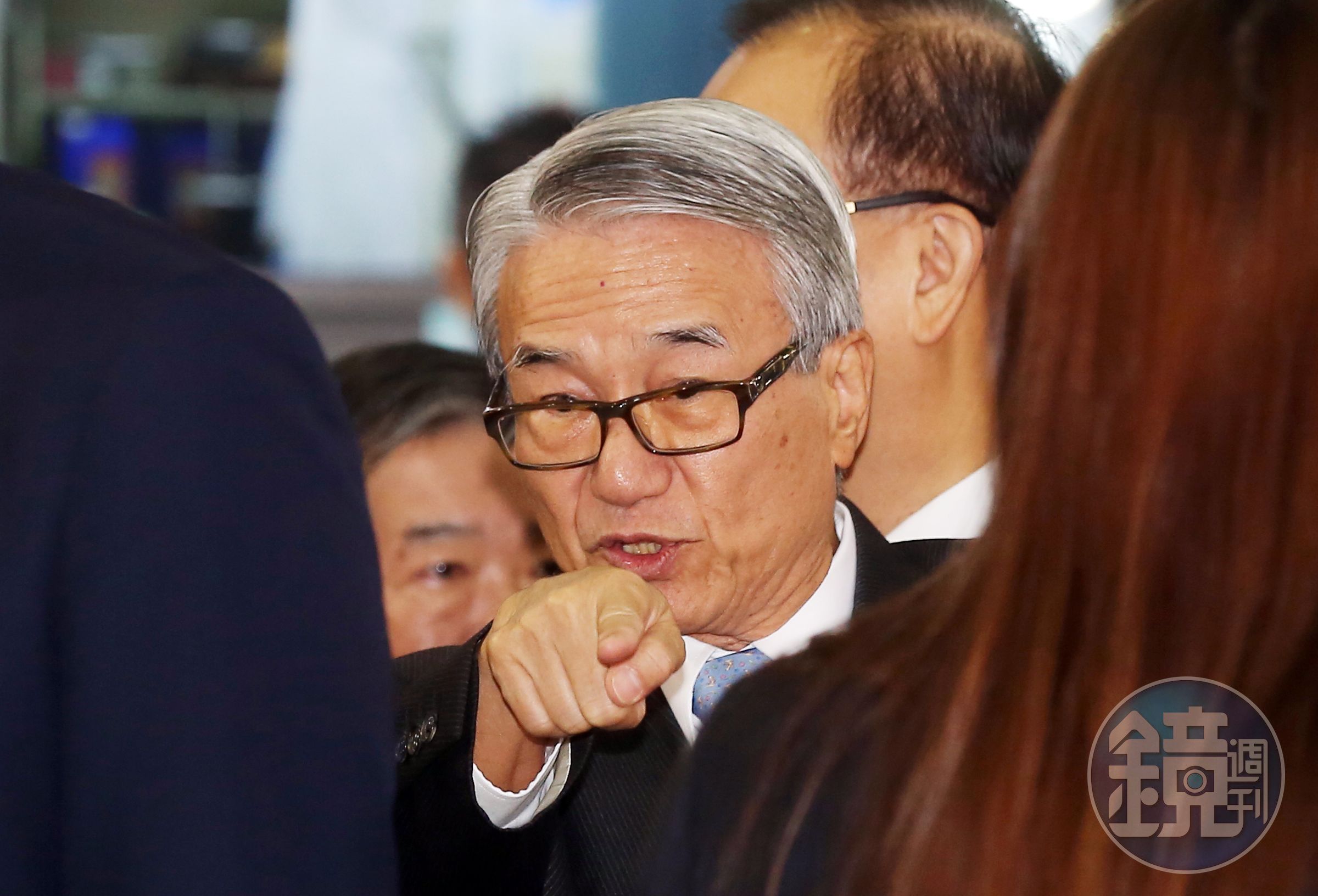 新光金明年要改選董監，吳東進不僅要面對原始股東的挑戰，還要面對兄弟紛爭。
