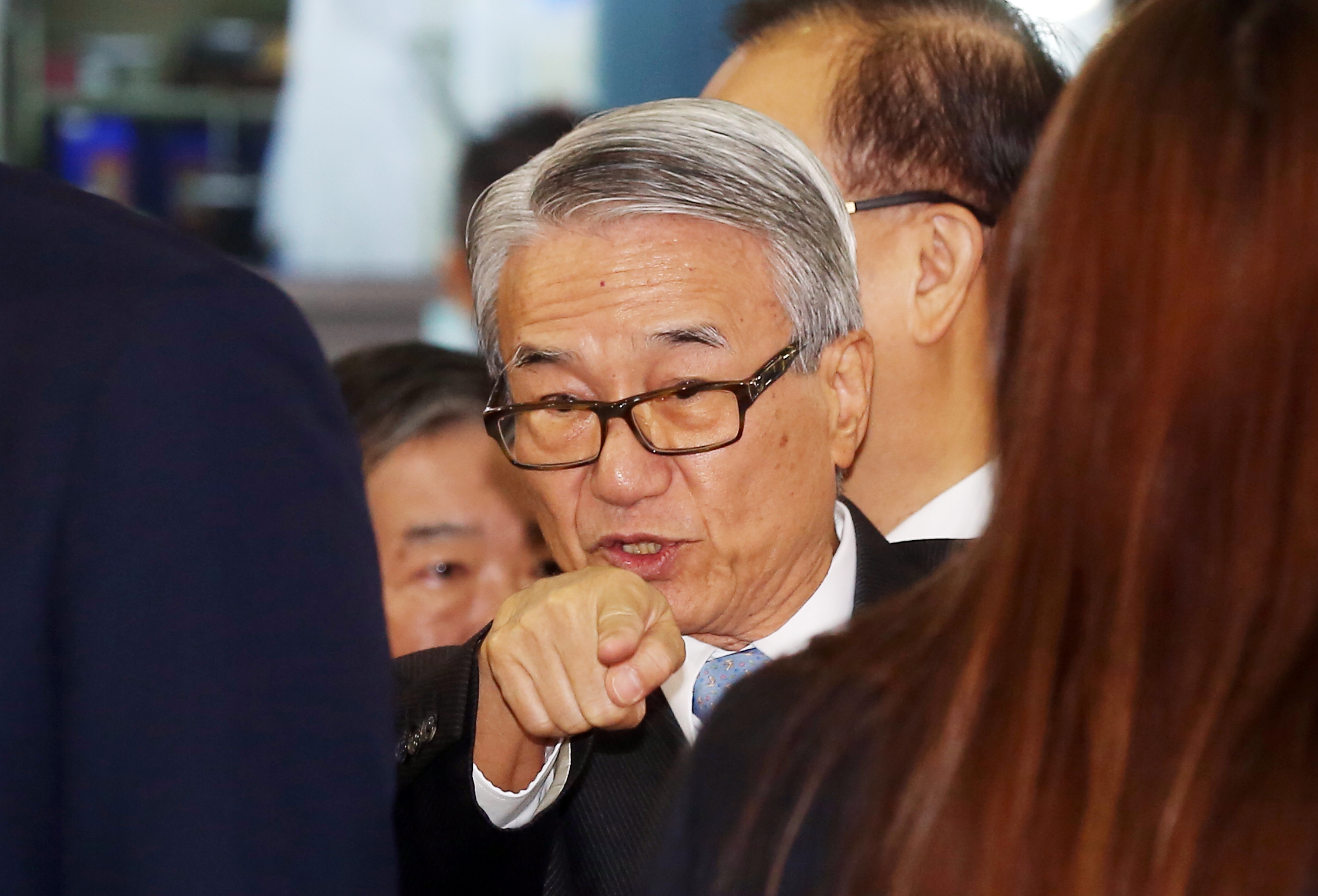 新光金明年要改選董監，吳東進不僅要面對原始股東的挑戰，還要面對兄弟紛爭。