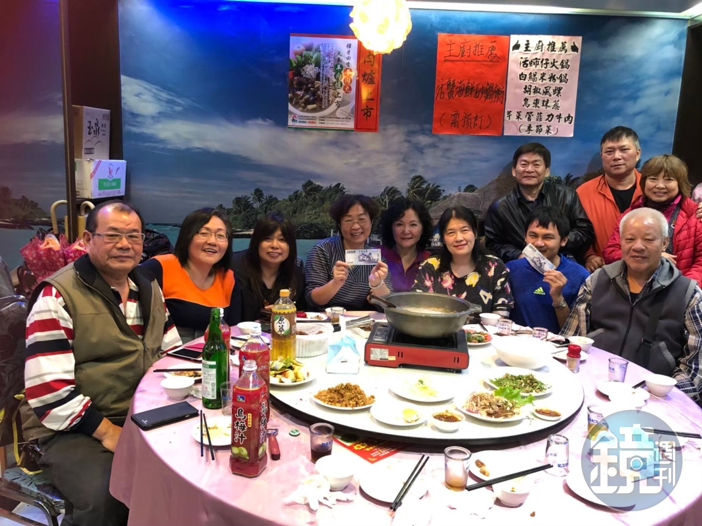 蔡天亮（第二排左一）與寶友感情相當好，每年還會固定舉辦尾牙。（寶友李健安提供）