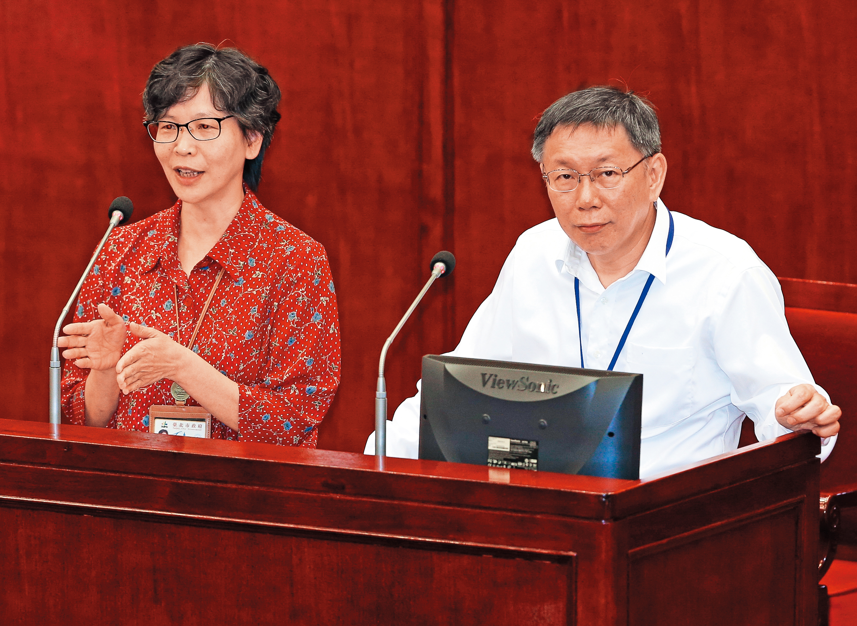 郭台銘動向牽動柯P參選意願，柯P心腹蔡壁如（左）與郭的兒子郭守正在國民黨初選期間就曾私下聯繫。（中央社）