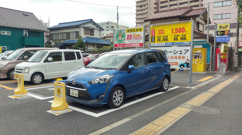 普客二四在2010年推出共享汽車服務，至今仍是日本共享汽車業者的龍頭。圖為日本「タイムズカーシェア」站點。（翻攝自シェアQ）
