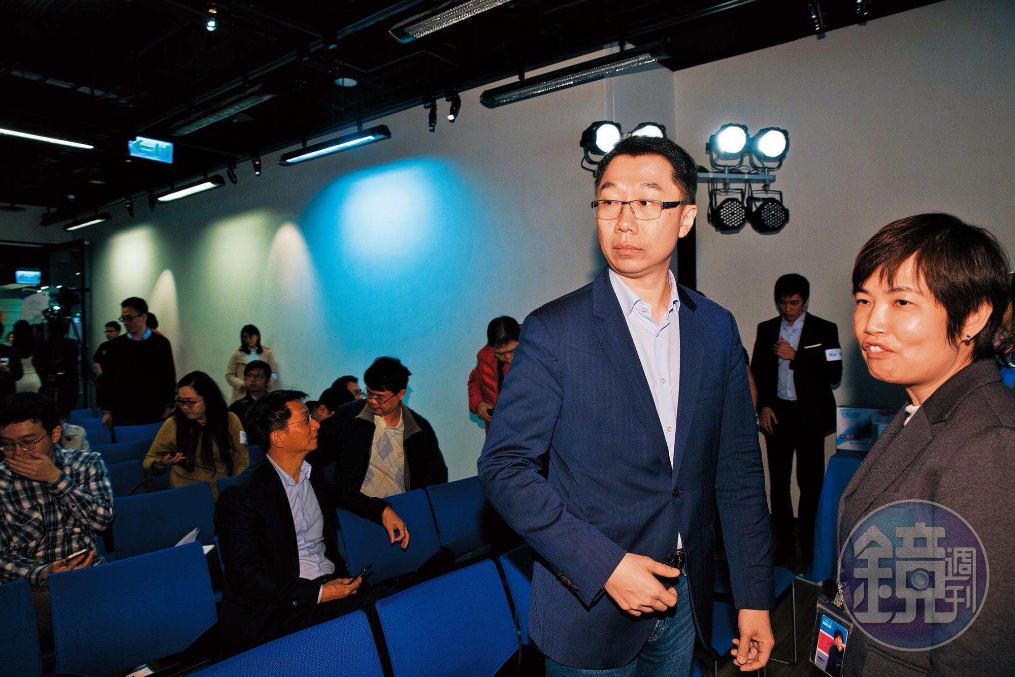 郭台銘動向牽動柯P參選意願,柯P心腹蔡壁如與郭的兒子郭守正在國民黨初選期間就曾私下聯繫。