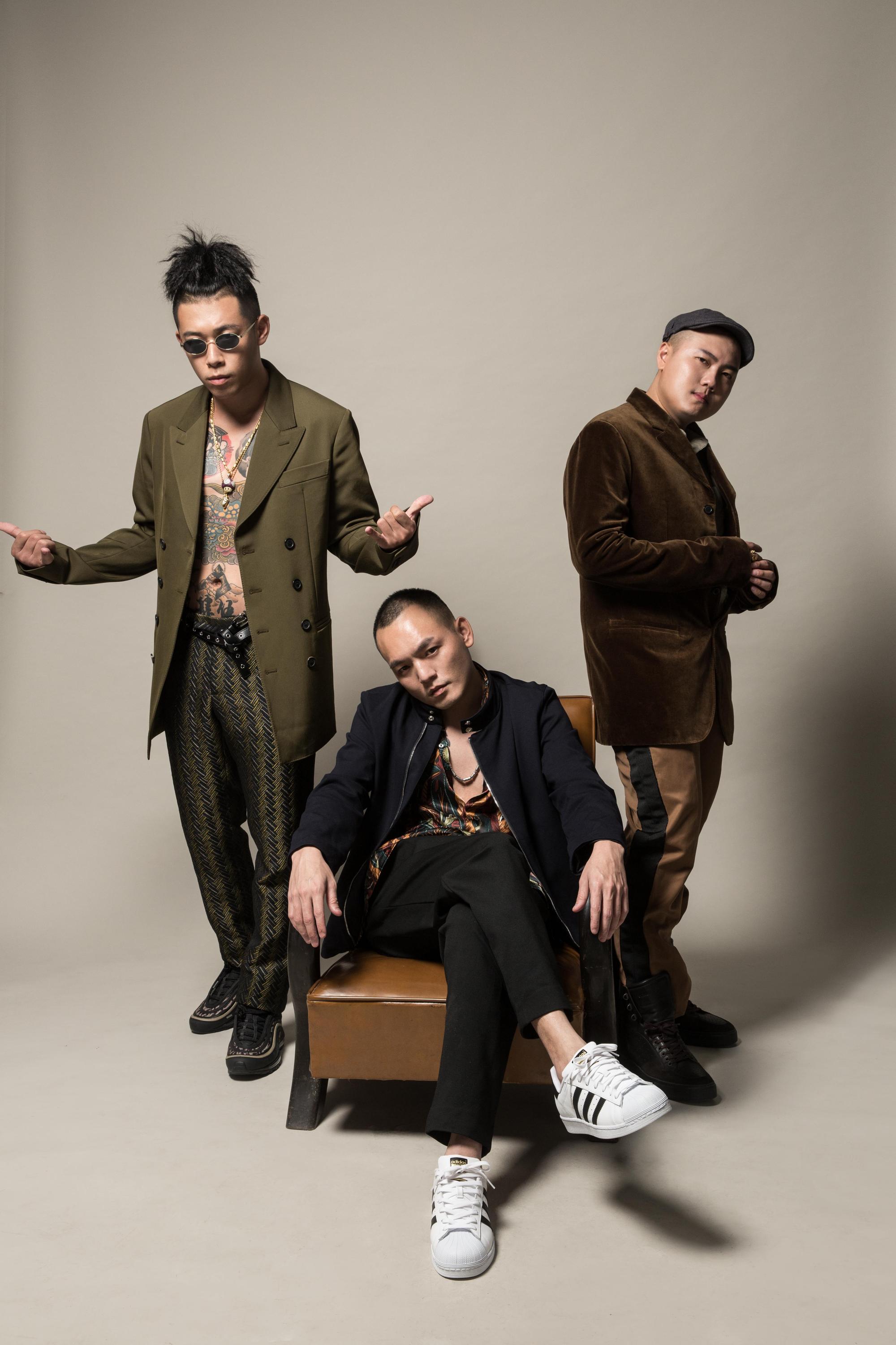 玖壹壹為8月17日在高雄巨蛋舉辦的《臺玖線一票玩到底》演唱會,密集備戰。(混血兒娛樂提供)