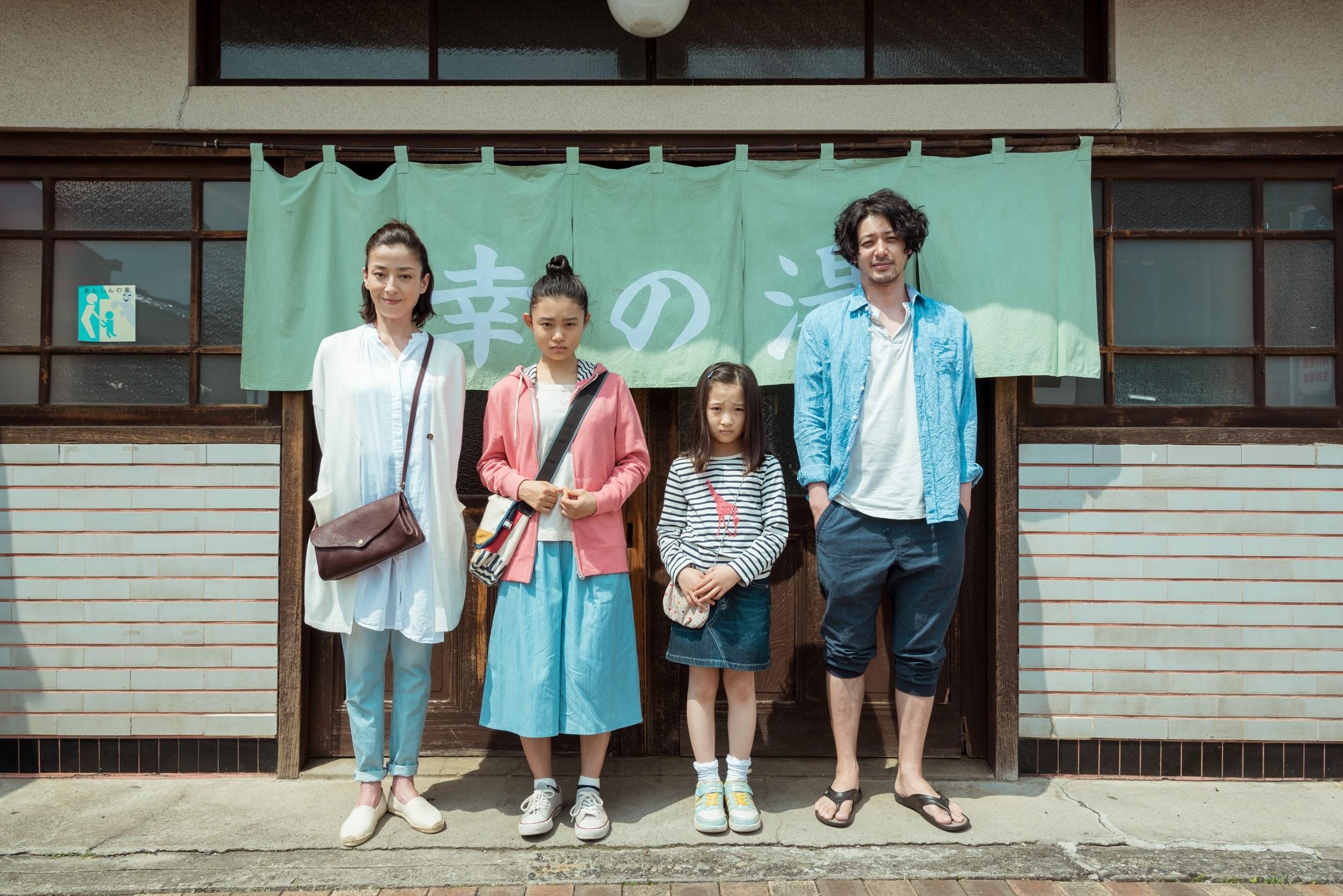 中野量太因宮澤理惠（左一）與小田切讓（右一）主演的《幸福湯屋》頻頻獲獎。（天馬行空提供）